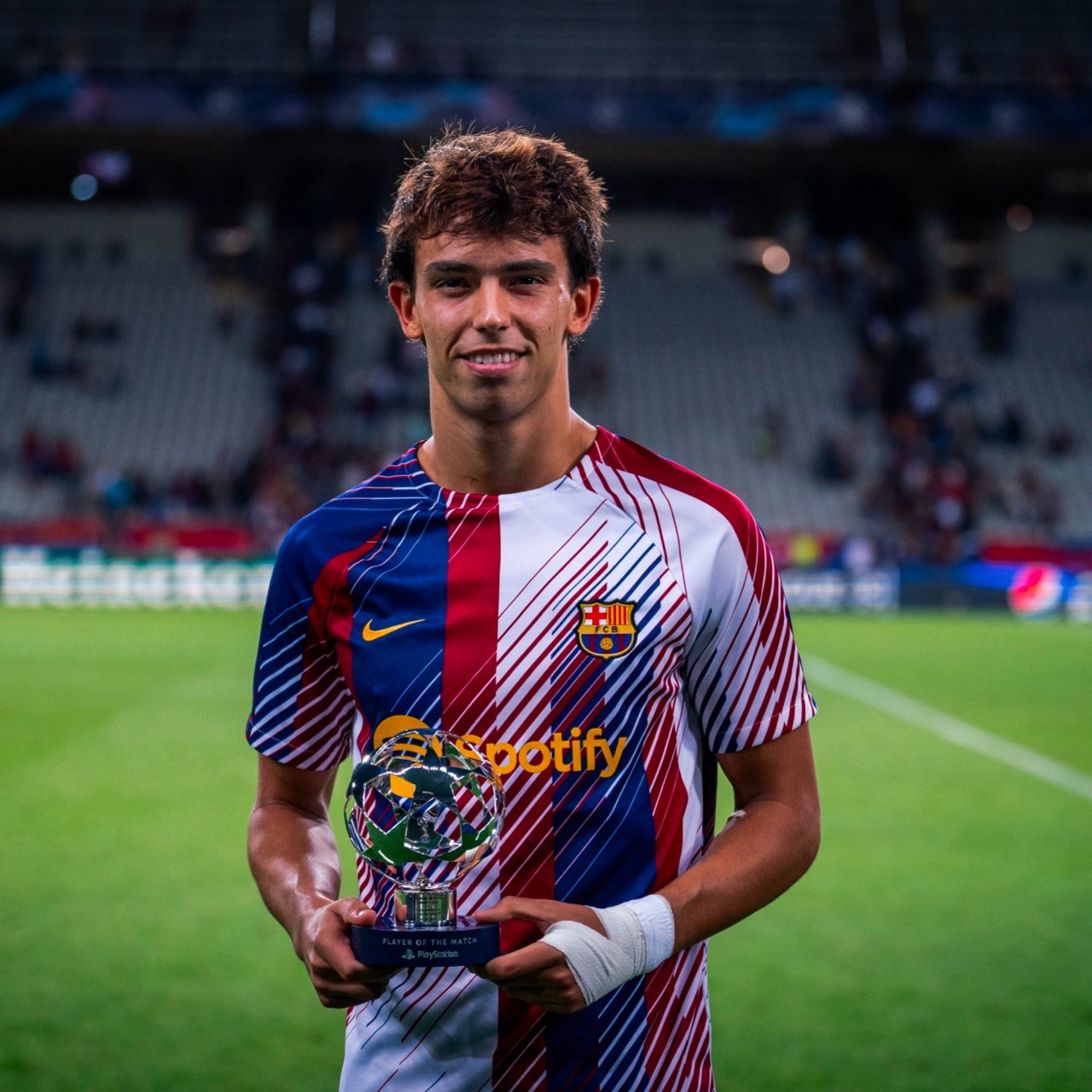 菲利克斯作为巴萨球员参加了两场比赛,打入3个进球并两次获得全场最有