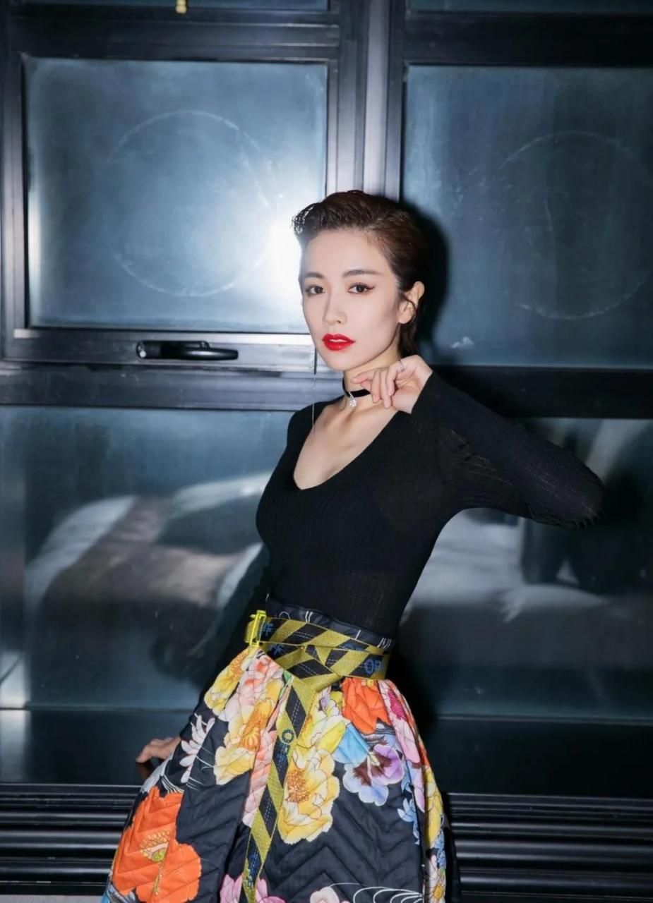 李春媛,1988年,考入中央戏剧学院表演系本科班,与话剧社成员合作话剧