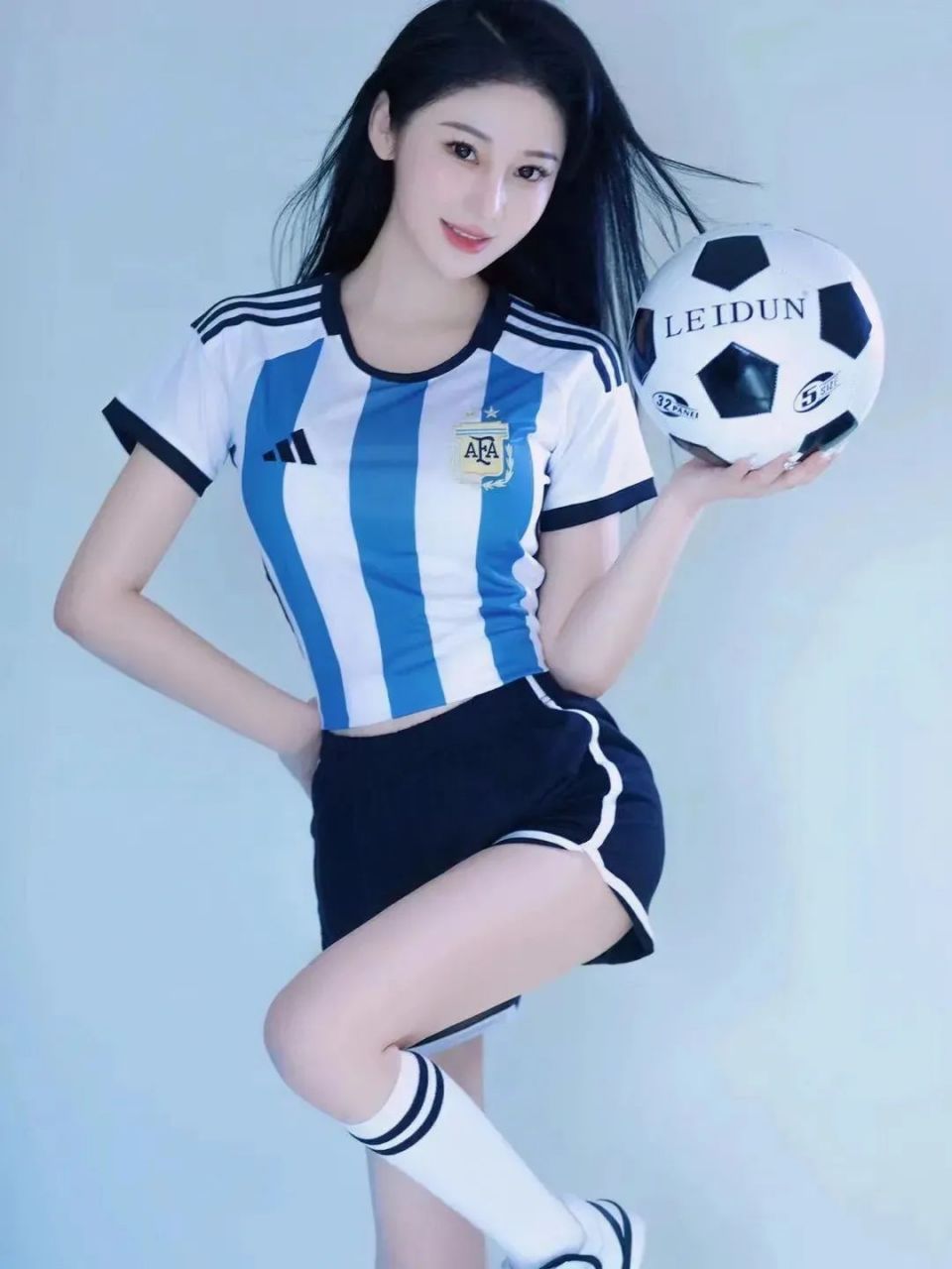 青春靓丽活力满满的阿根廷美女足球宝贝#美女# #美女模特