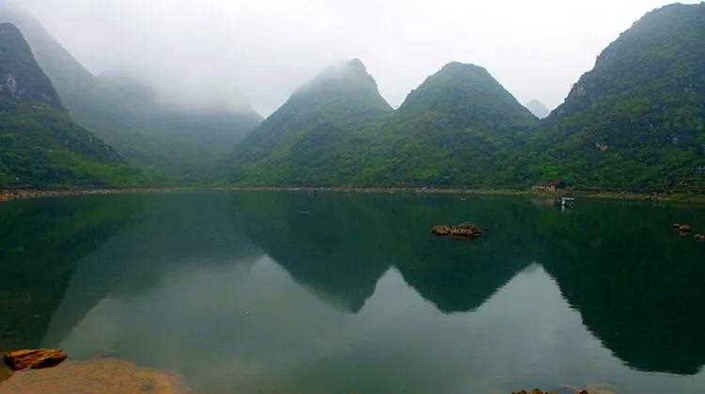 神秘湖位于广西忻城县遂意乡弄江村,原名沌湖.