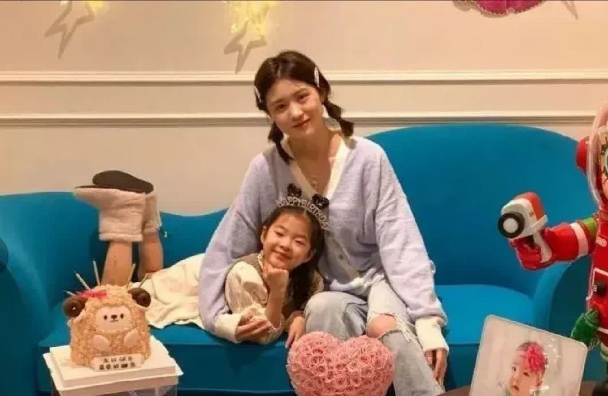 章子怡和继女为女儿庆祝生日