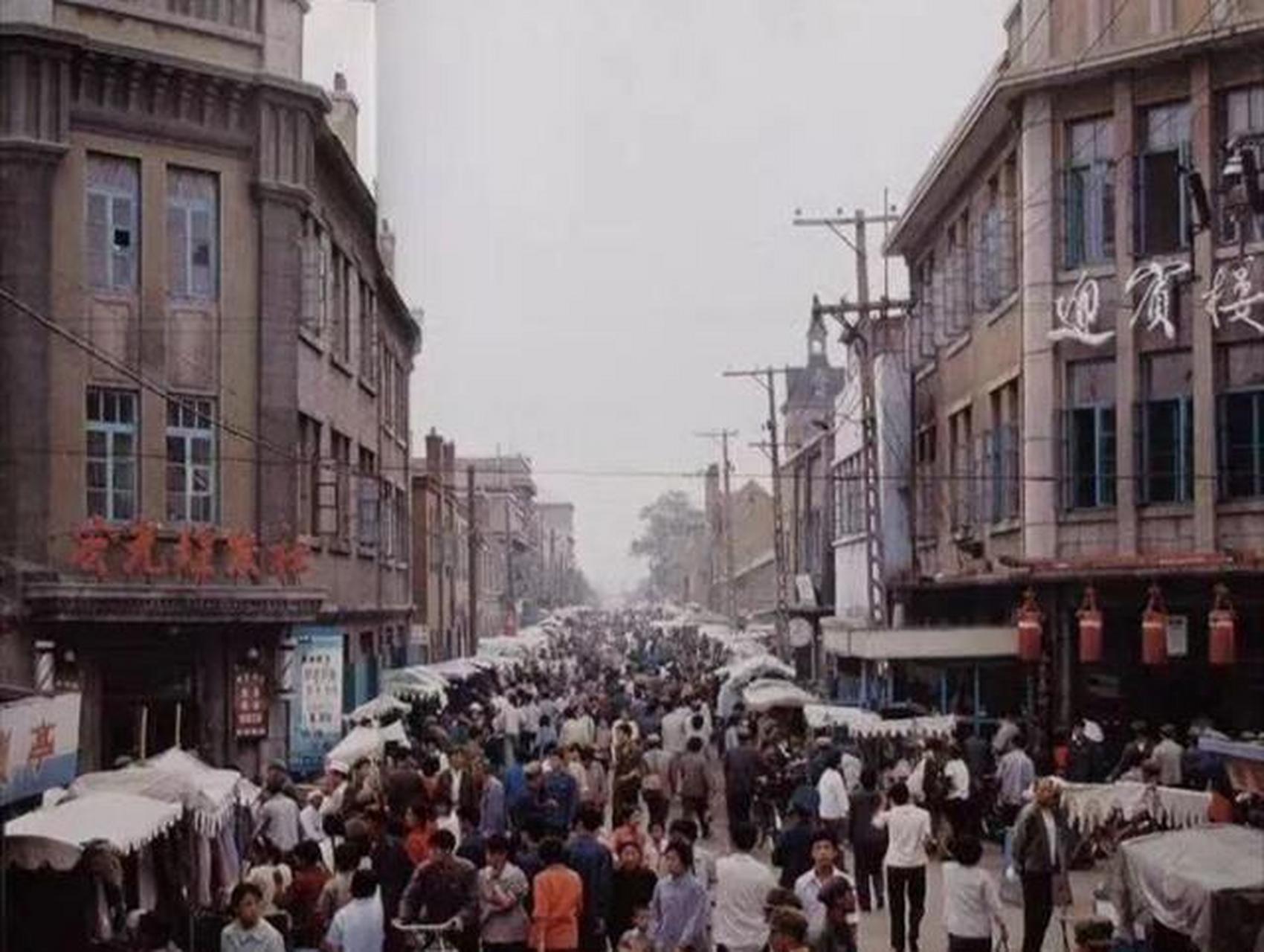 80年代长春老照片:红旗街,光复路市场,大辫子车,长江路,摩电