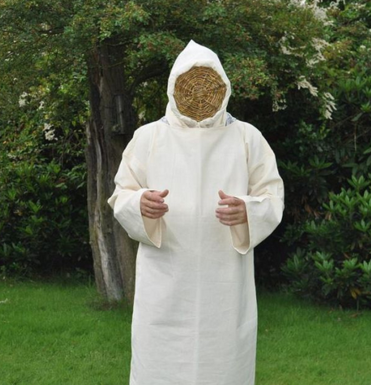 中世纪的养蜂人服装,莫名的感觉有些恐怖