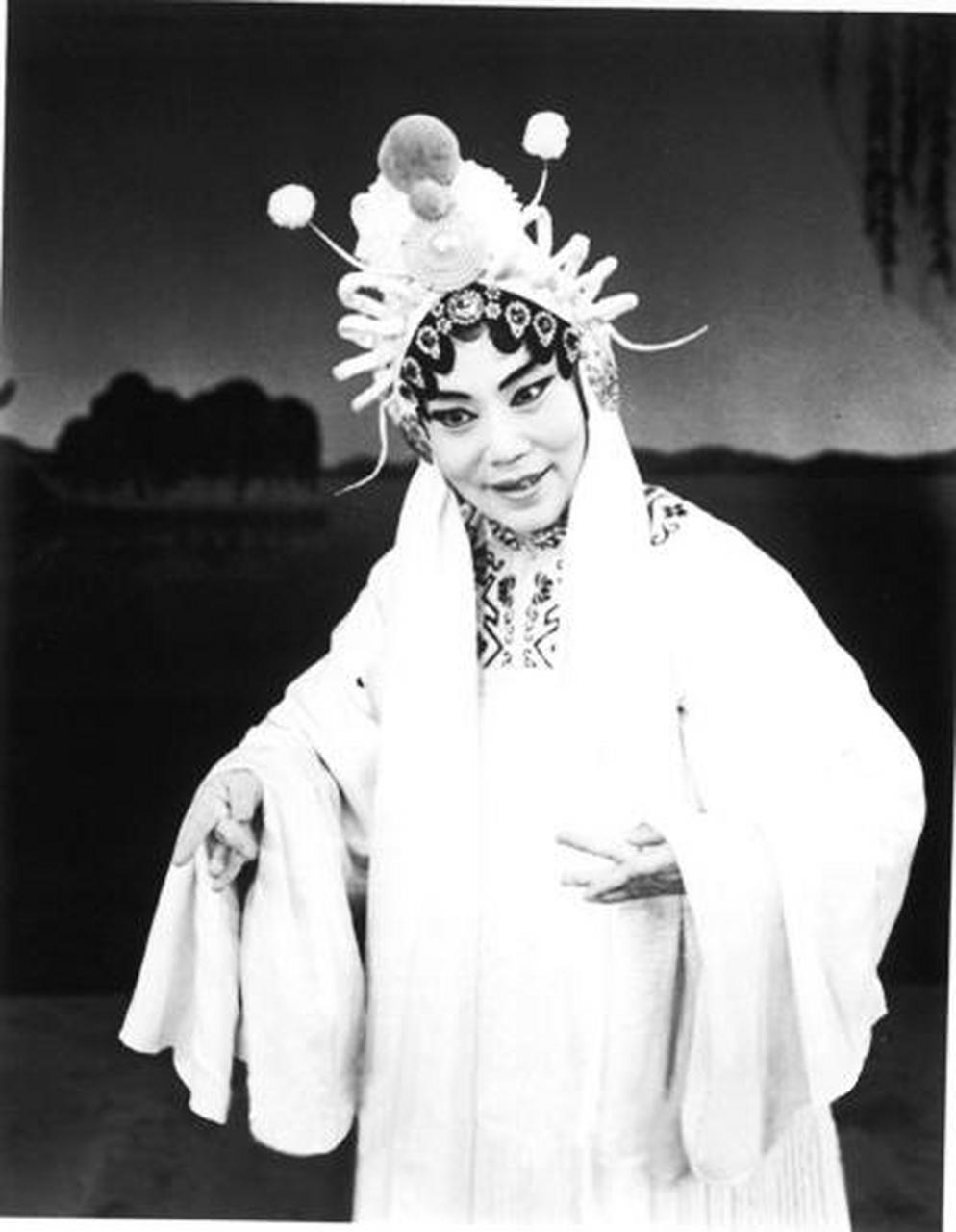 1944年,常香玉在陕西西安慰问抗日将士,演出的豫剧剧目是《秦香莲》