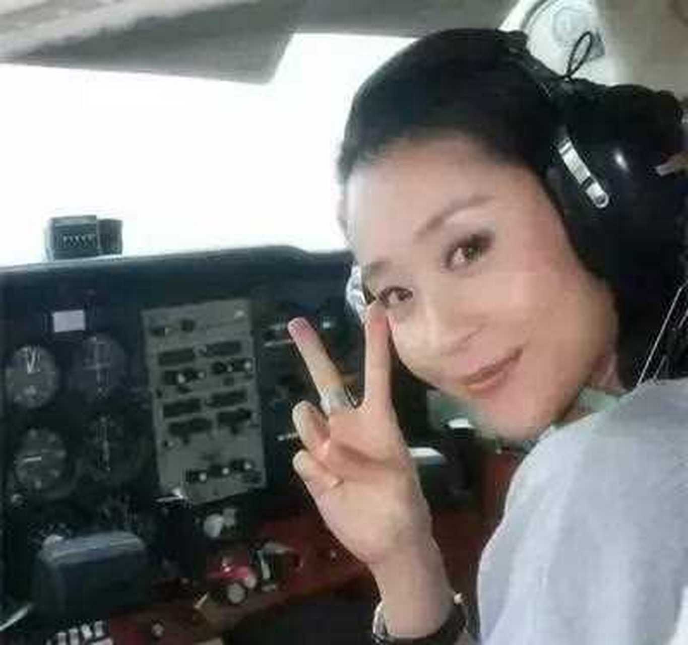 中国有直升机驾驶证的女星:苗圃