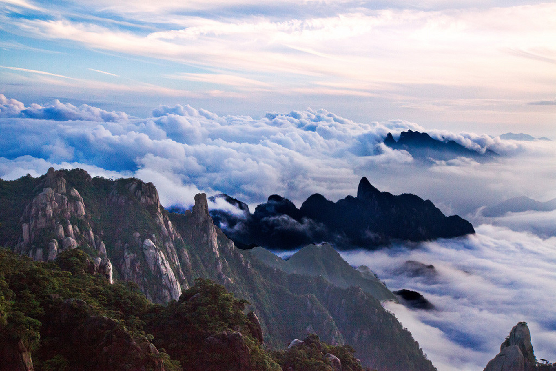 西海岸位于三清山的西部,是三清山观景较为开阔的景区,平均海拔1600米