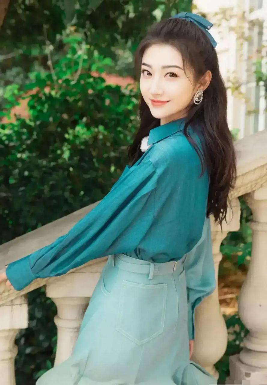 gif创作人# 杨颖vs景甜. 这两个人在圈内算是极品美女了.