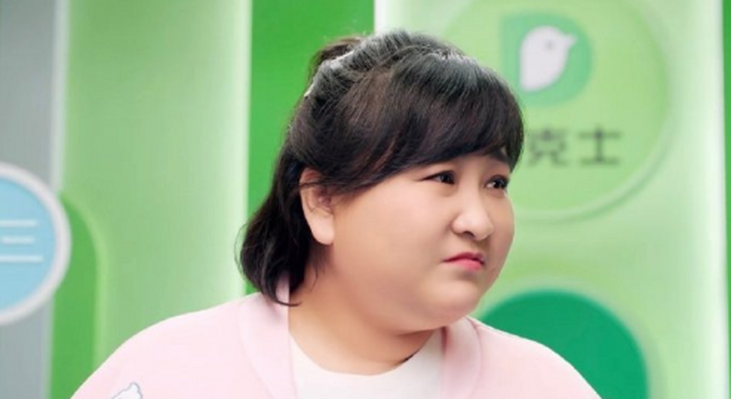 贾玲# 贾玲代言德克士了,这样的感觉看起来真的好有食欲,胖乎乎的玲