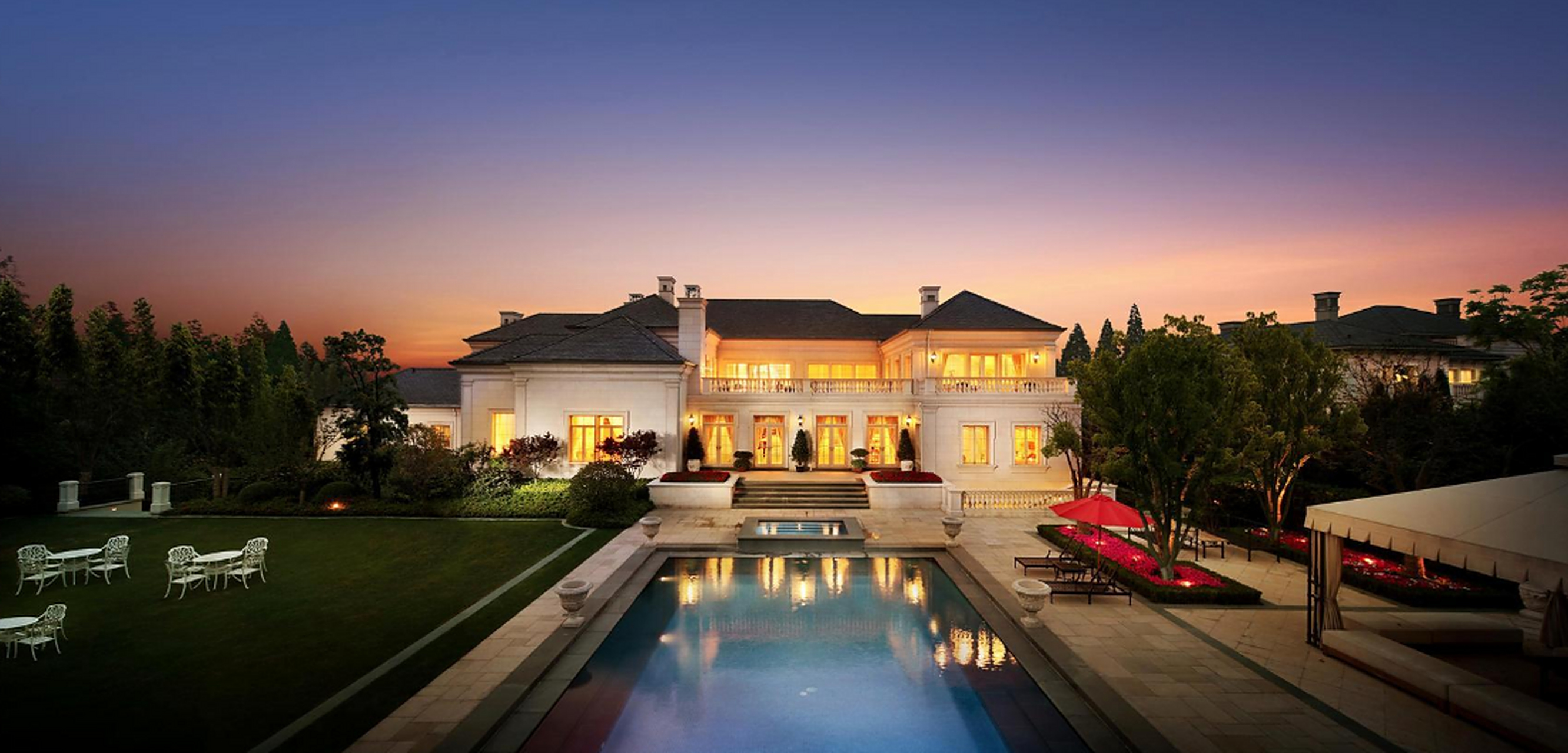 上海绿城玫瑰园 上海绿城玫瑰园是位于上海市闵行区境内的大型别墅区