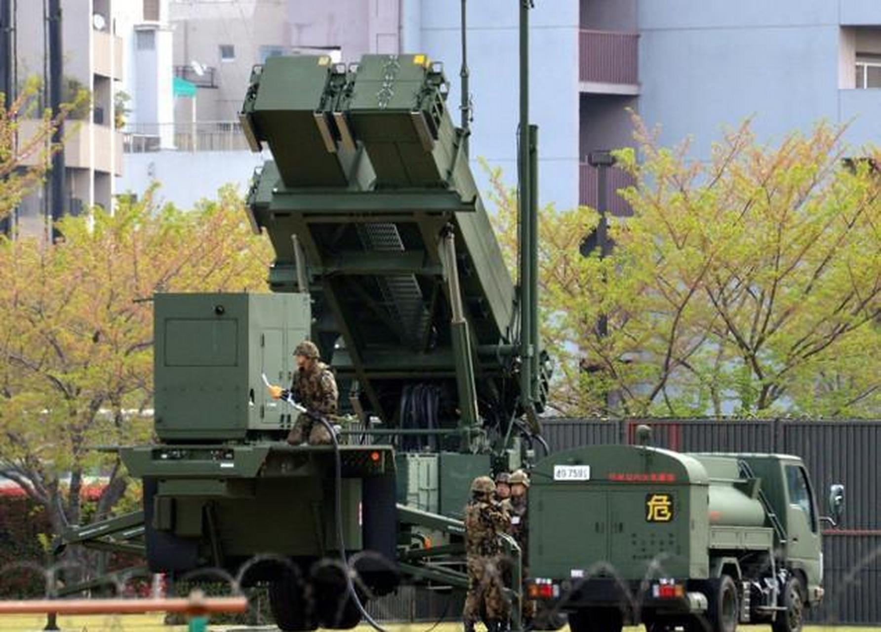 大家好,最近在台北101大厦旁边出现了爱国者导弹发射车,看起来让人有