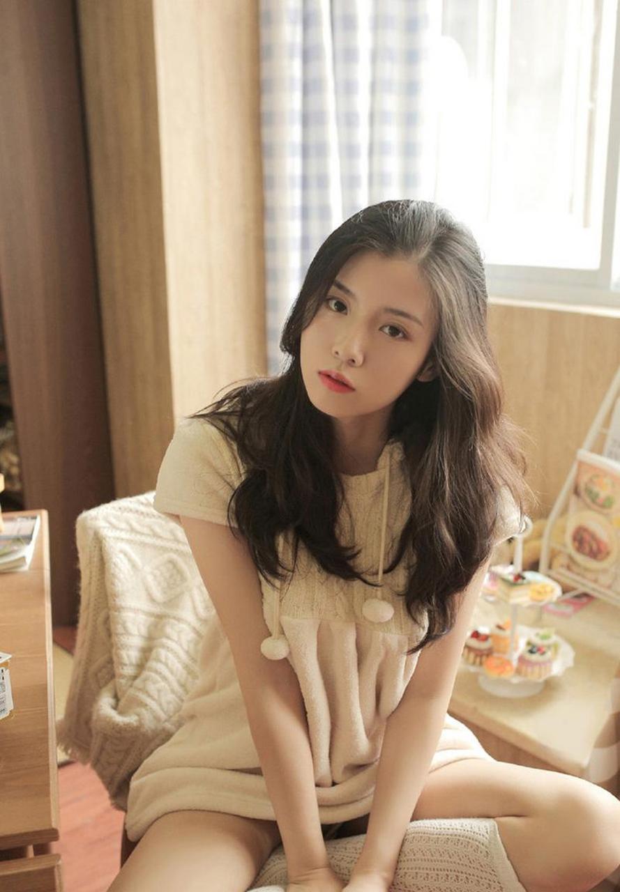 清新甜美摄影风格写真,长发可爱的清纯女孩. #娱乐