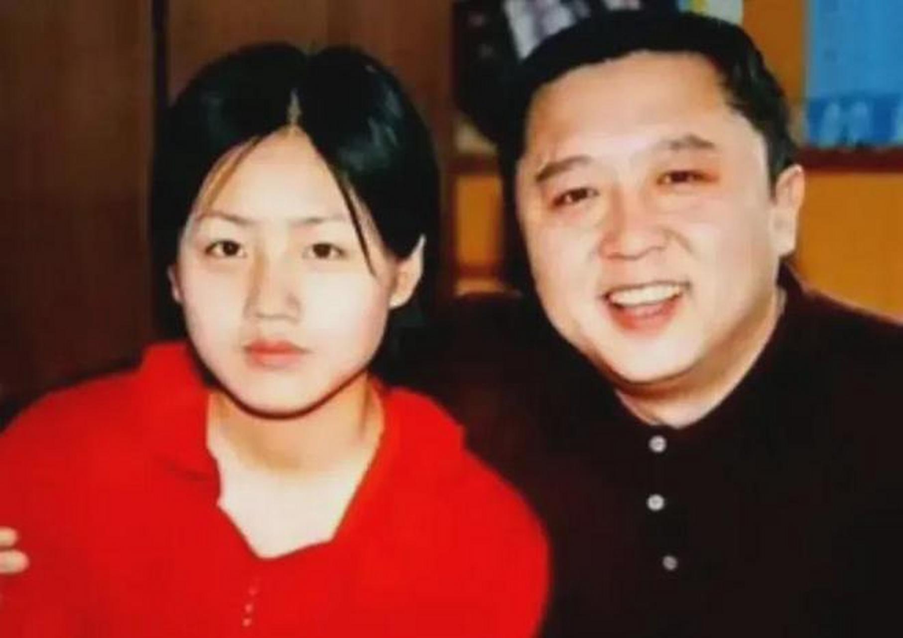 两人相差了十岁,然而白慧明看起来比于谦年轻太多了.