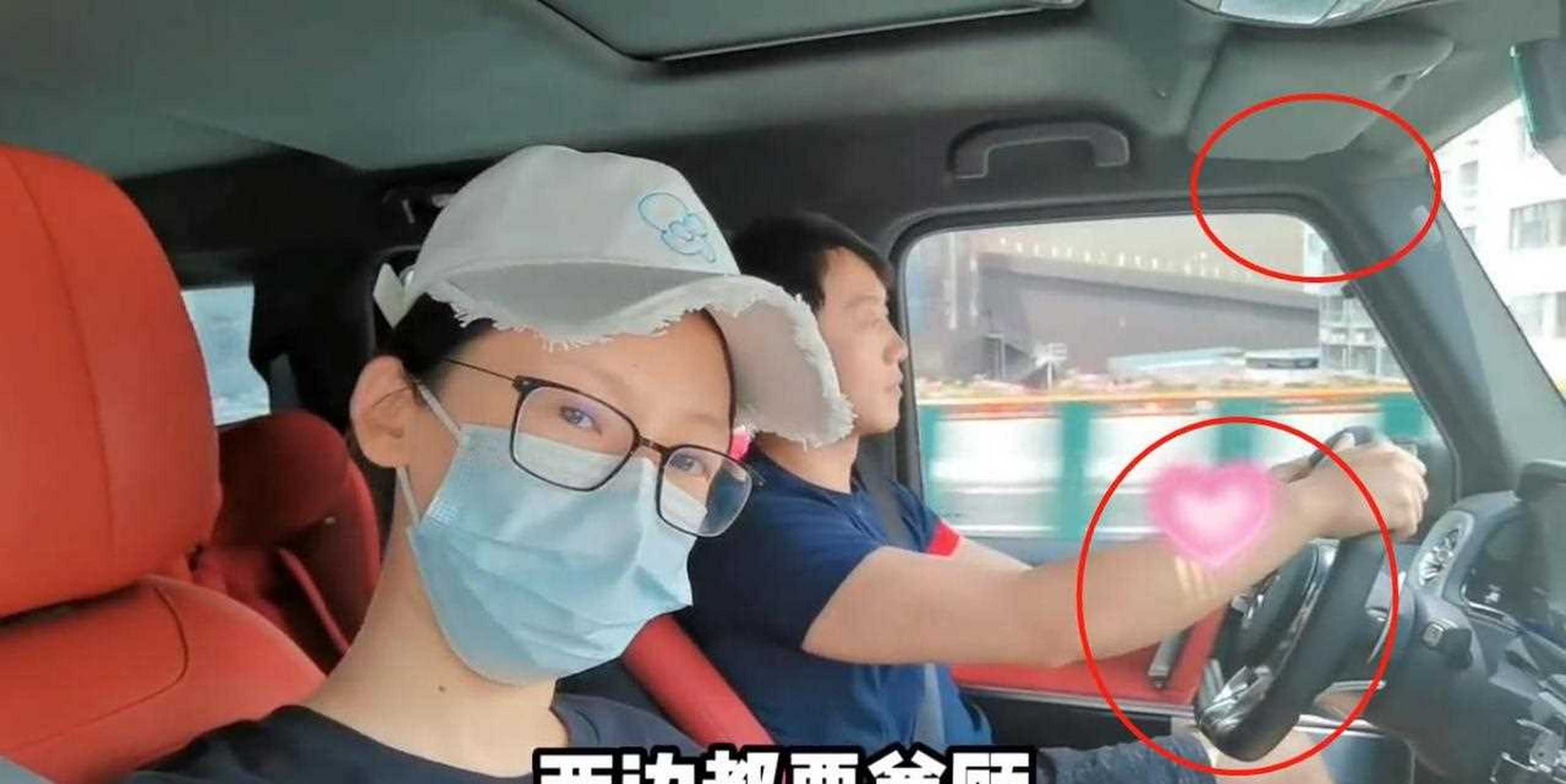 郑恺的座驾特征都很明显,从中控屏,车标,车窗等特征来看,他开的显然是