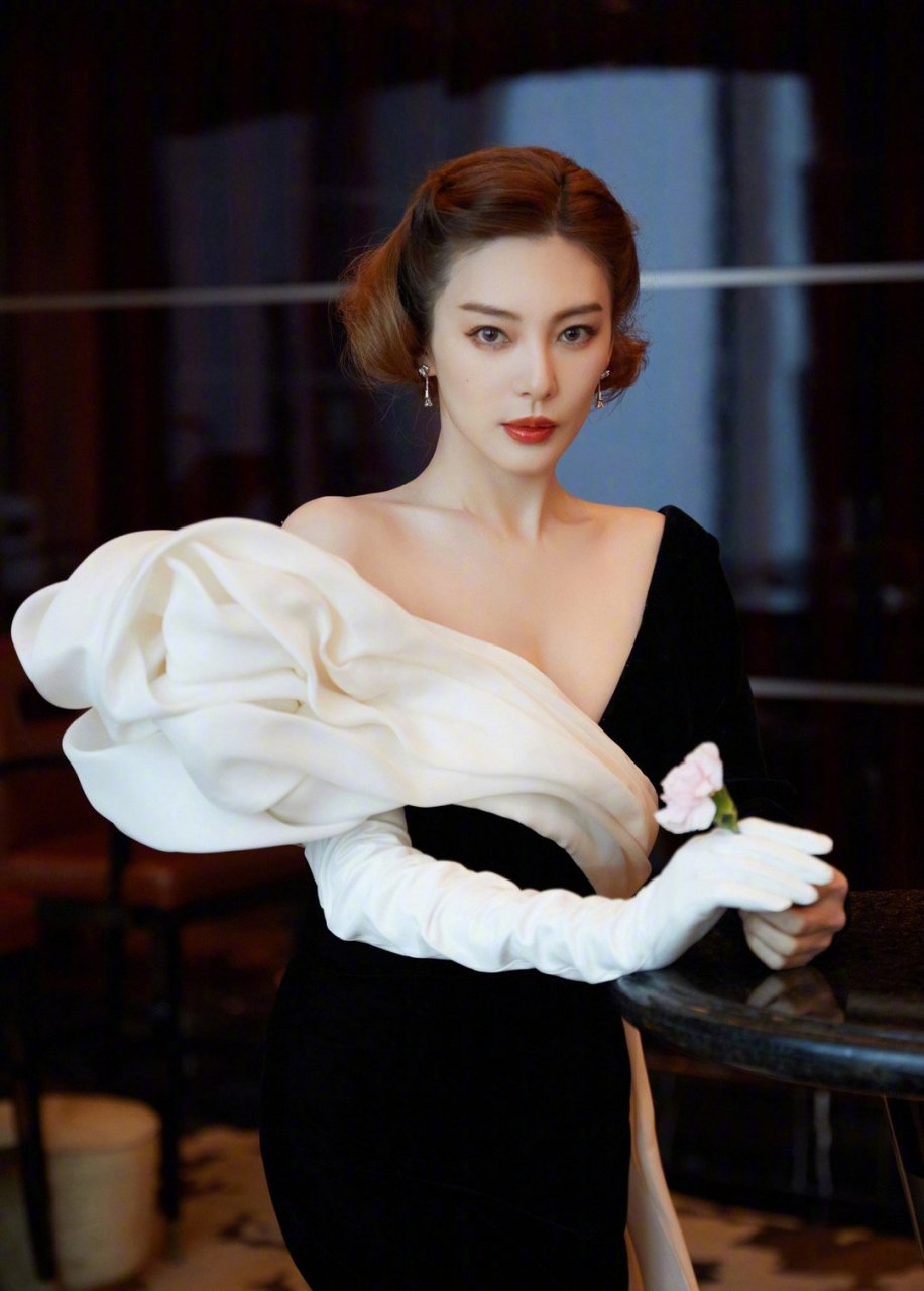 张雨绮# 一直坚持做自己的样子真美~#明星生图大赏