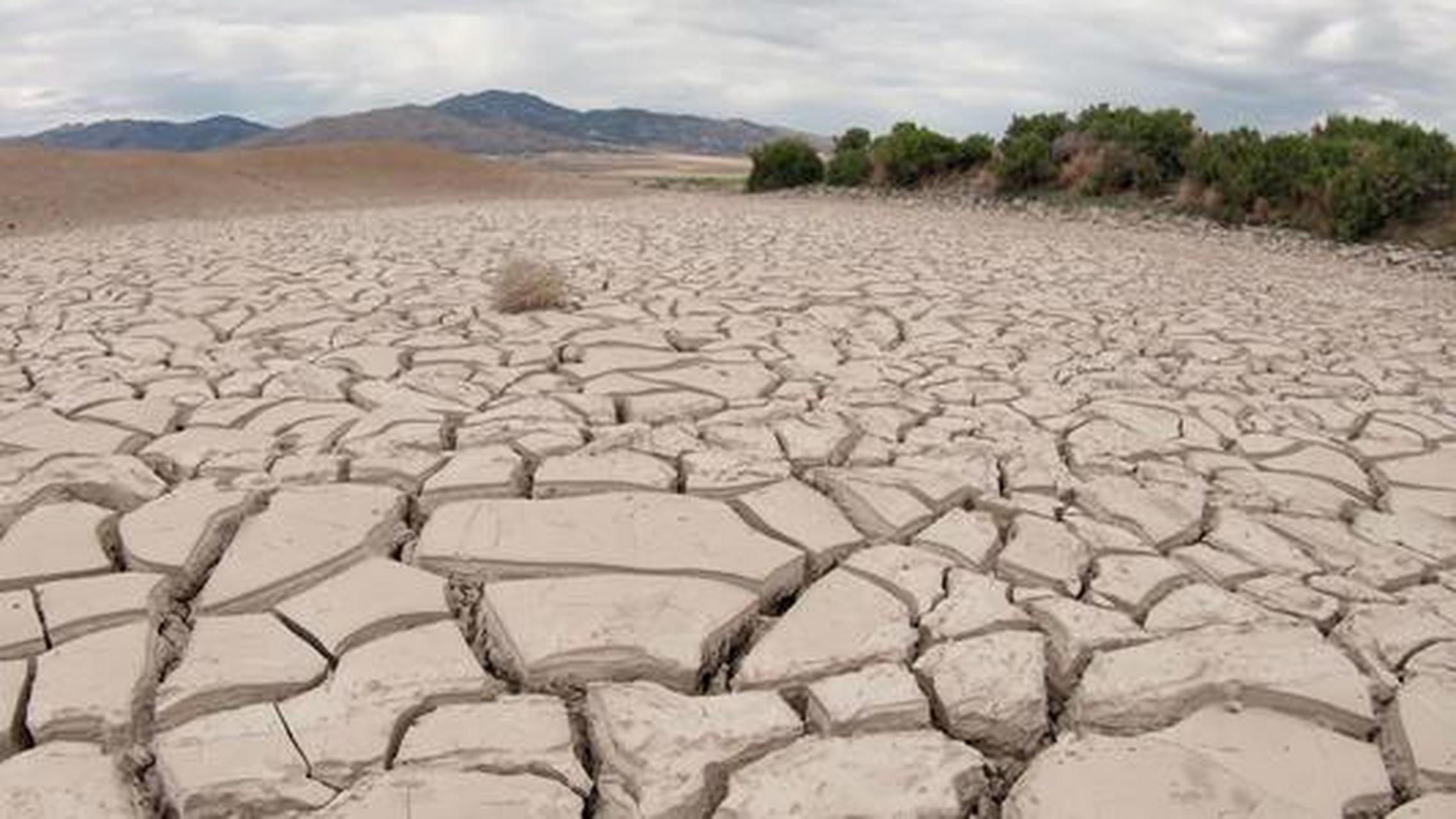 土壤中流失的氮,磷,钾肥估计达4000万吨,与中国当前一年的化肥施用量