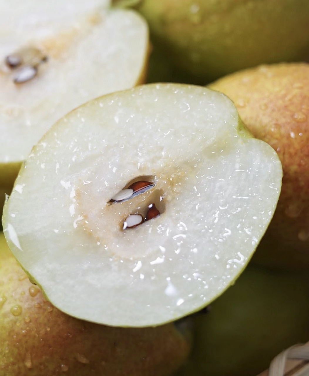 女子裸辞做旅行博主投几十万零收# #新疆库尔勒新疆雪梨 98来自