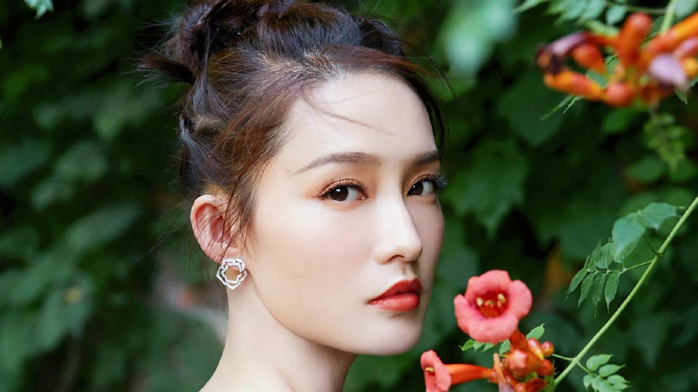 李沁薄纱裙唯美写真 #娱乐