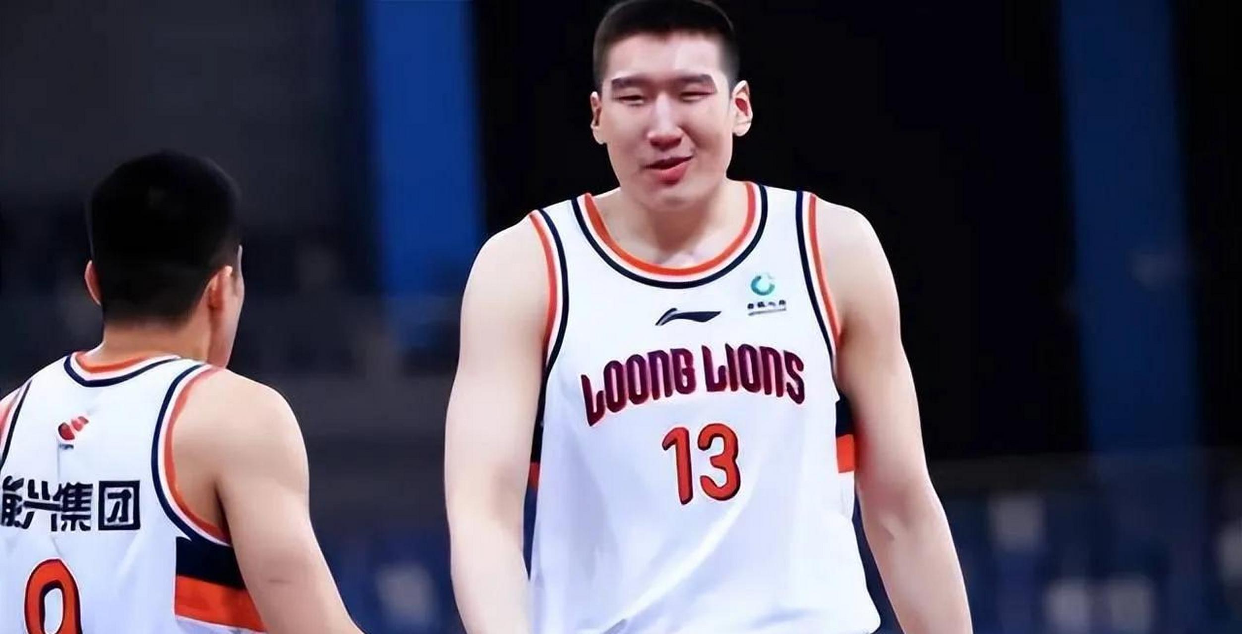 李炎哲从小在广州龙狮长大,10岁就在青年队,过年也是一个人在球队,这