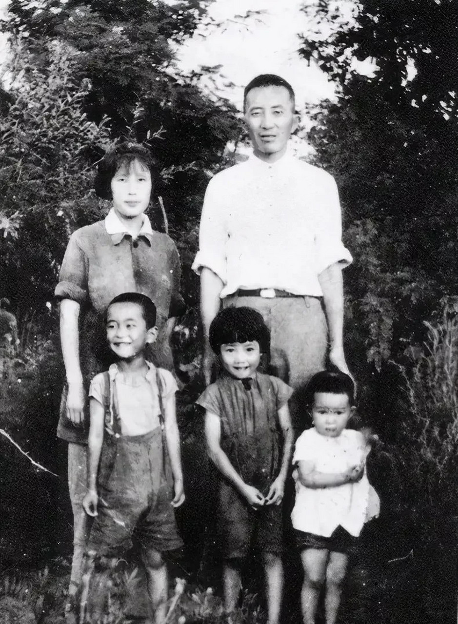 1943年4月3日,是郝治平从党校毕业的日子,也是跟罗瑞卿结婚的日子,真