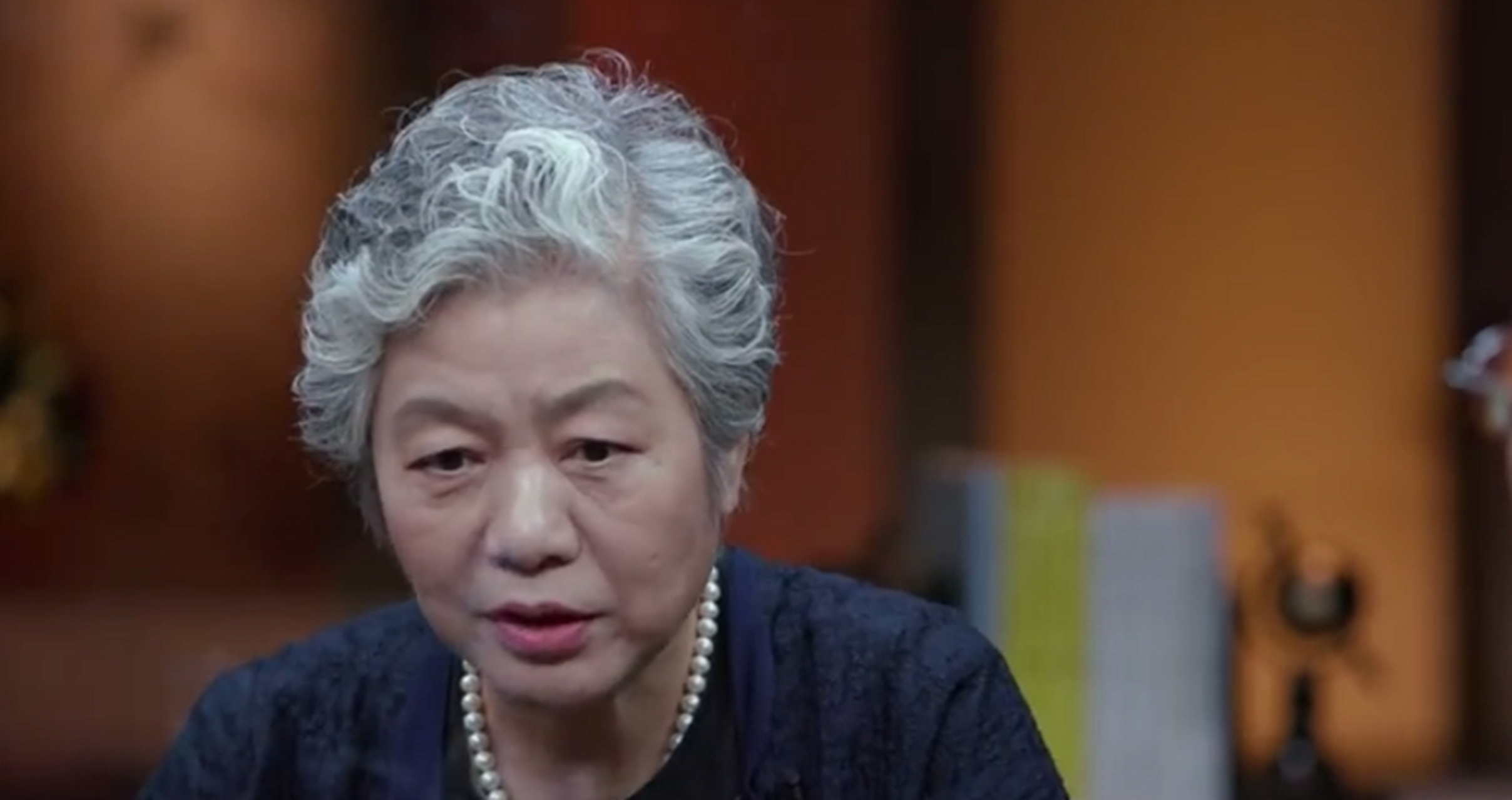 在《圆桌派》节目中,李玫瑾,马未都两位老师提出了一个观点:要让孩子