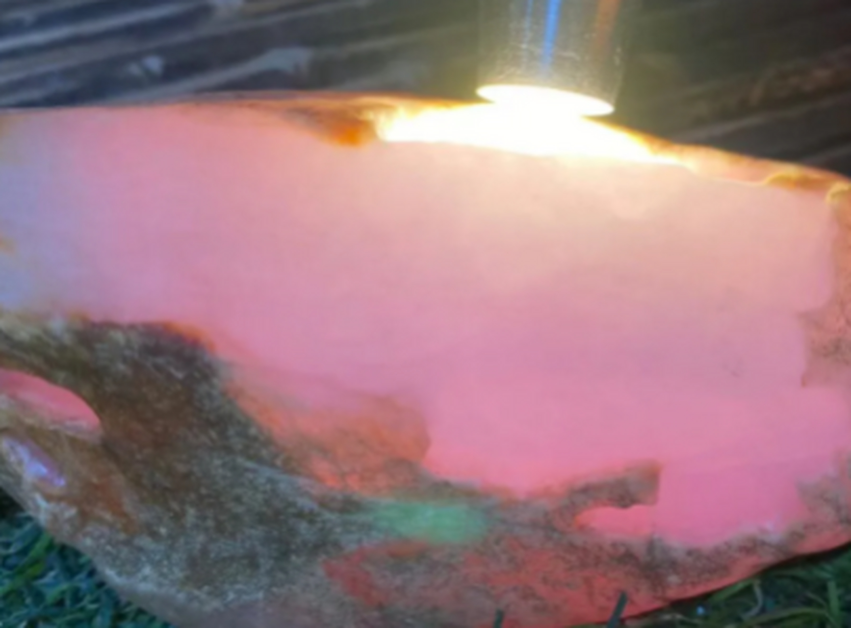 点击头像看直播##翡翠原石# 木那桃花春大牌料,重775克!