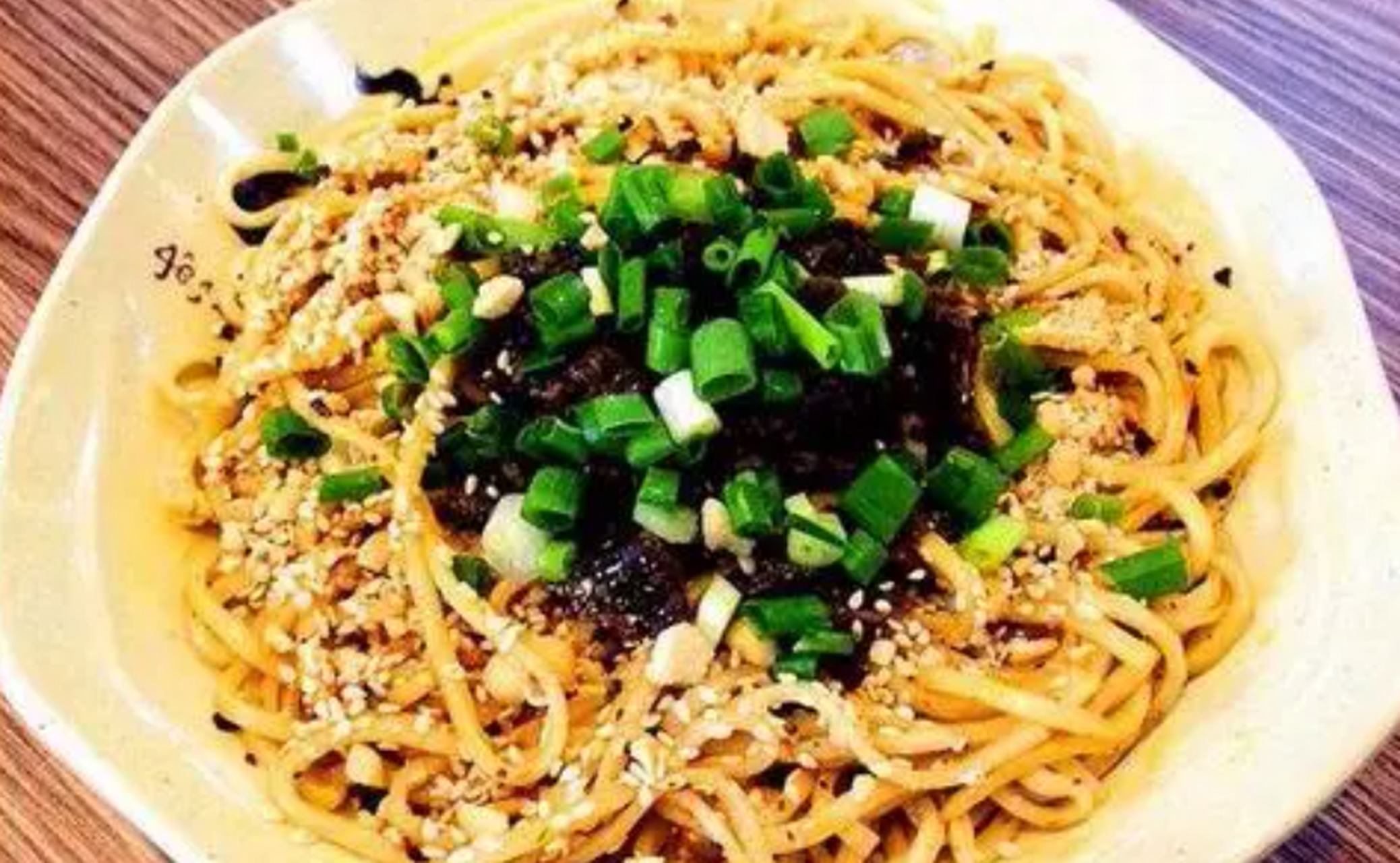 重逢巴蜀# 四川燃面作为宜宾的特色小吃,流传至今已有数百年的历贩.