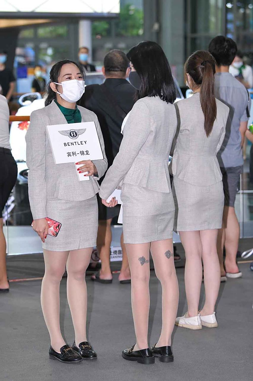 灰裙肉色丝袜美女(附赠视频)