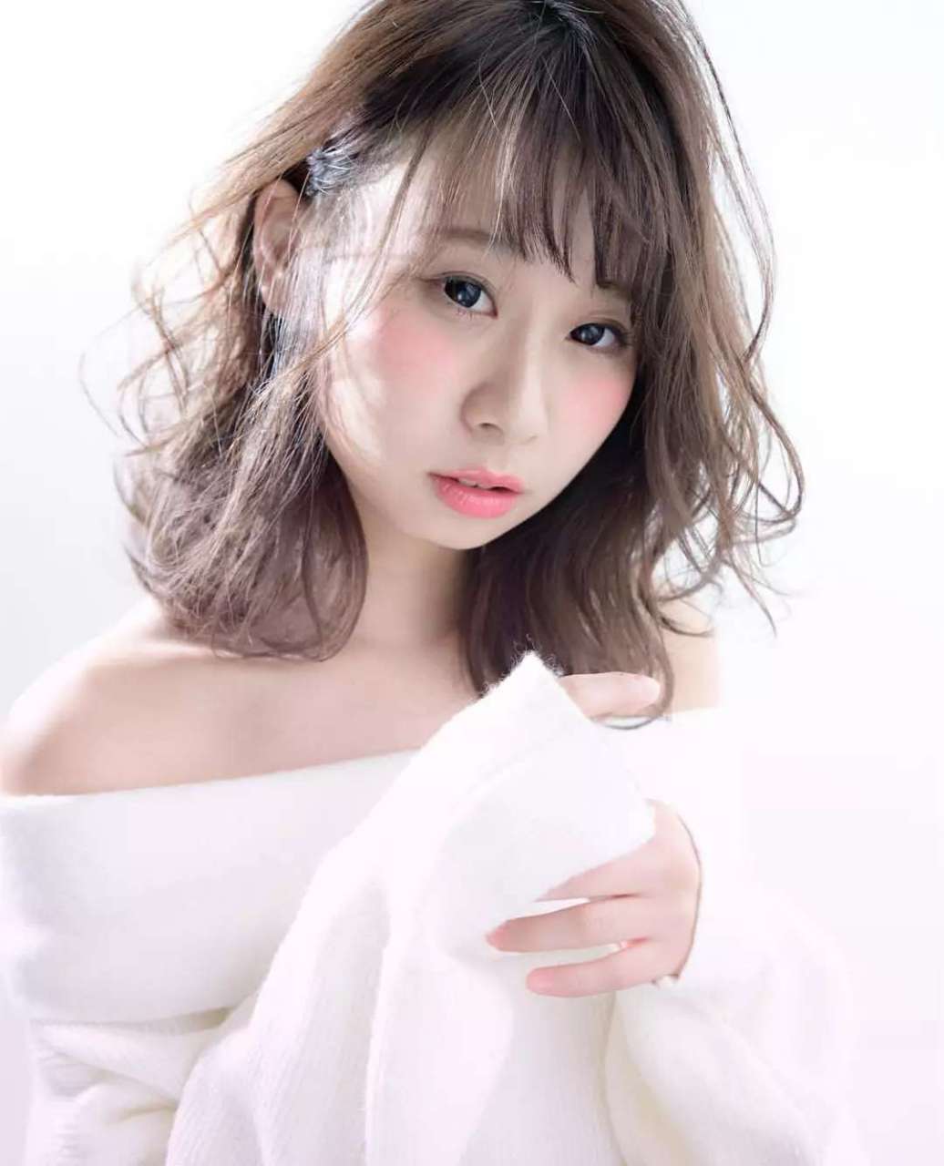 清新时尚的齐肩微卷发 #百度国潮季# 夏天到了,一款清新时尚的齐肩微