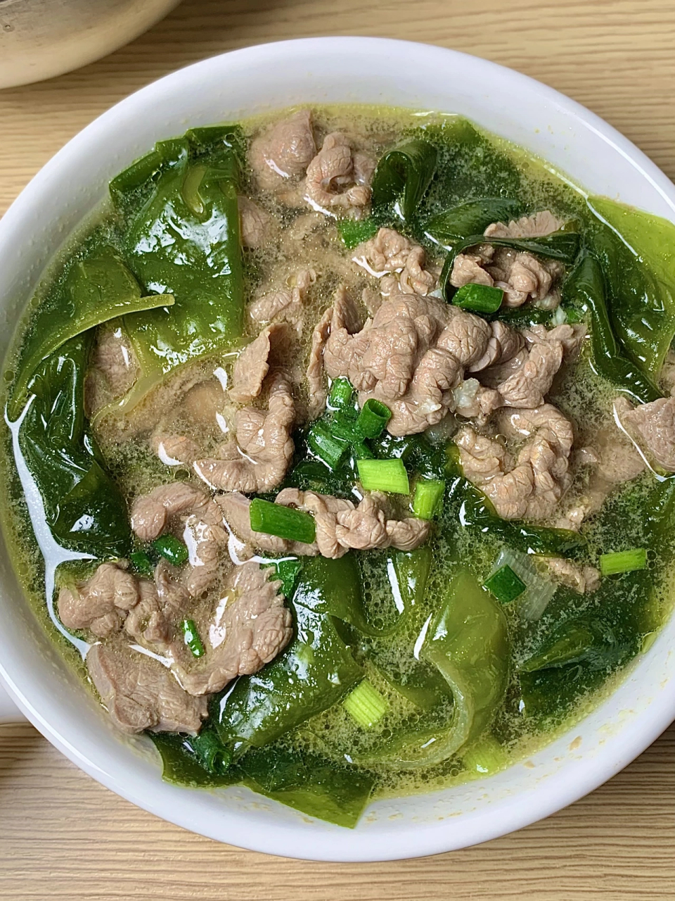 今天分享韩剧中的韩式裙带菜牛肉汤! 裙带菜煮汤原来这么鲜!