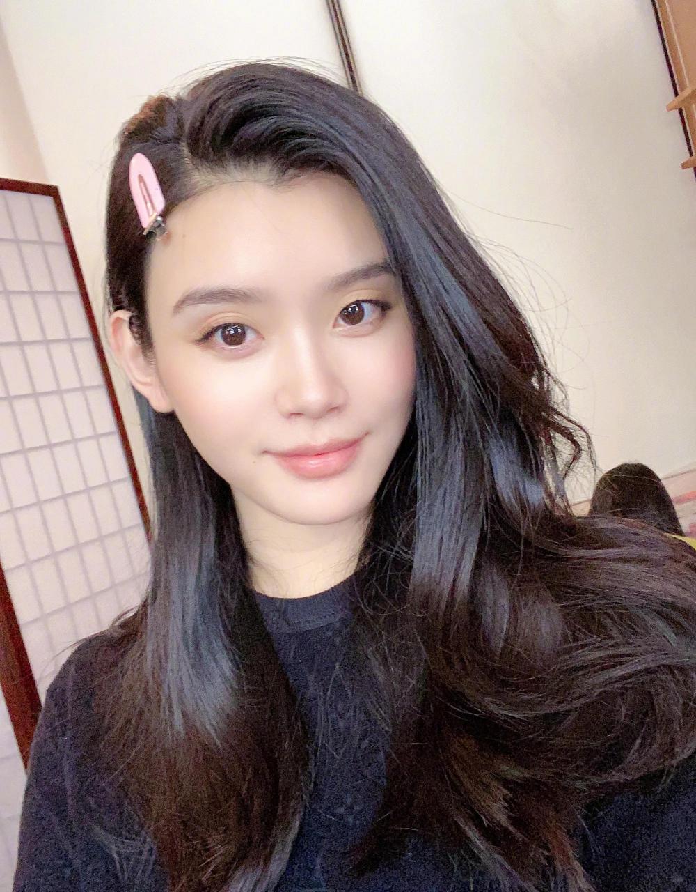 奚梦瑶母亲节发文:"以后母亲节就可以收两束花了",这是官宣二胎喜讯啦