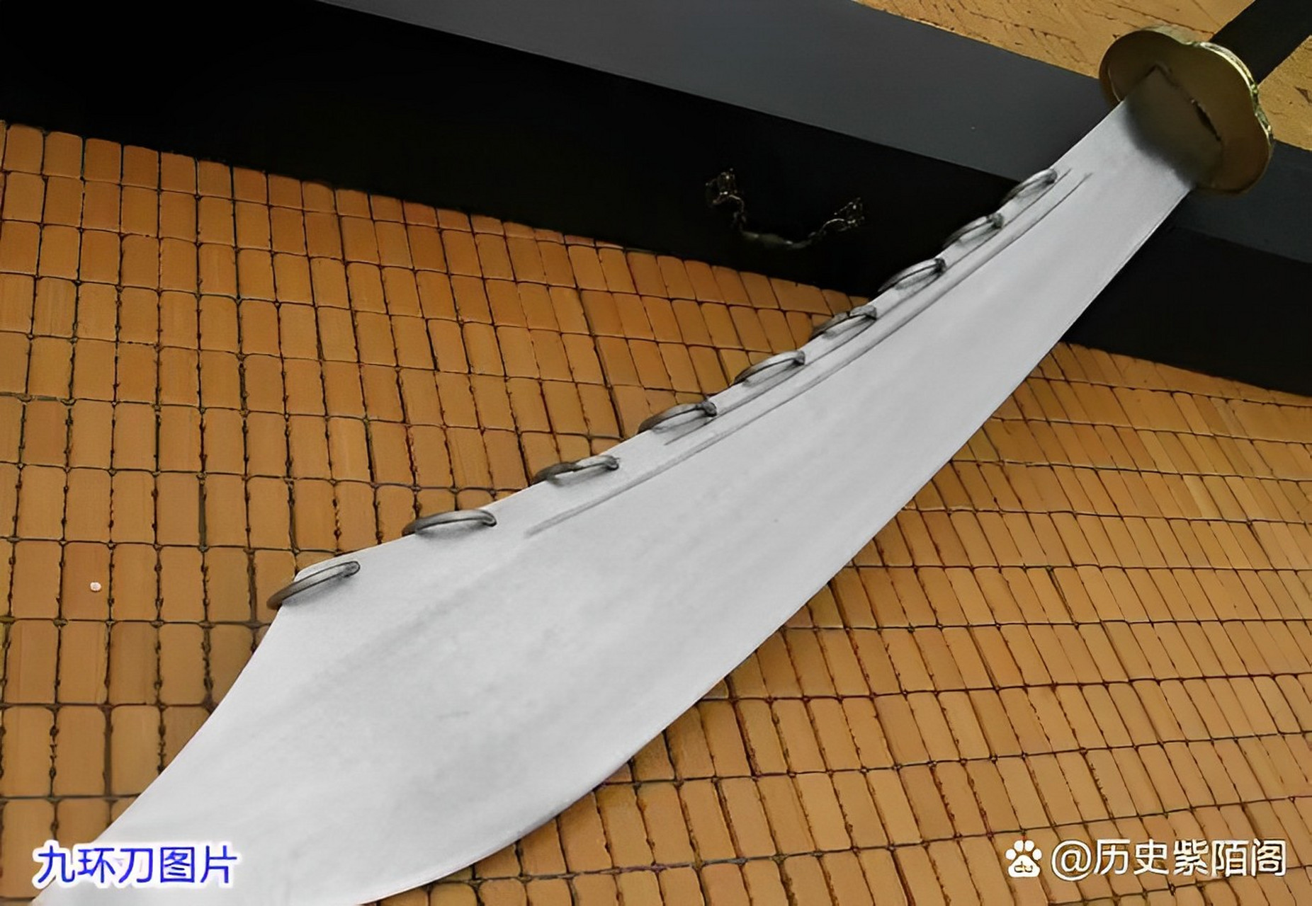 背上有铁环的刀叫大环刀.一般有"三环刀","七环刀","九环刀".