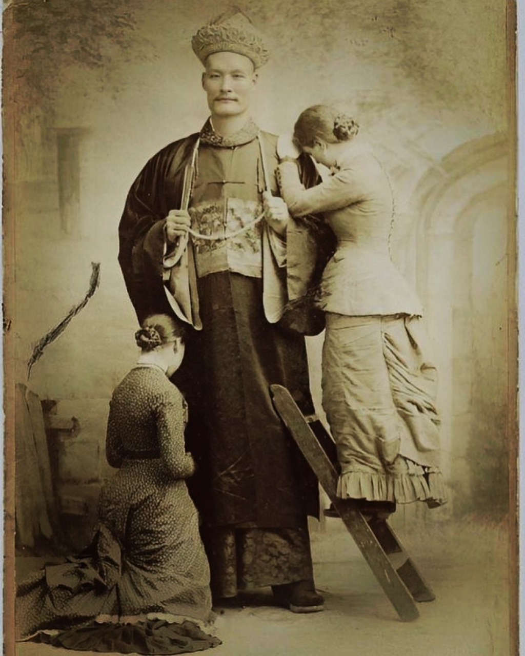 詹世钗乳名五九,字玉轩,道光廿一年 (1841)生,经英人从上海玉映堂墨厂