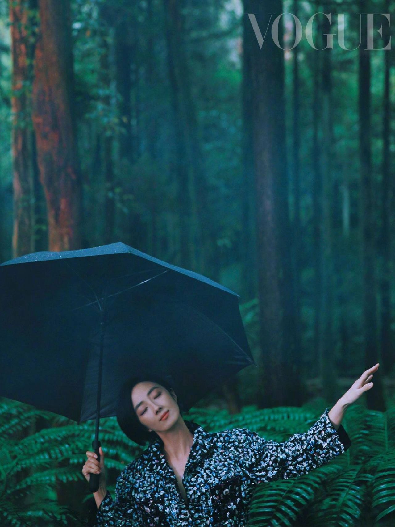 杂志封面赏析|vogue taiwan 12月刊 【vogue taiwan december 2021 台