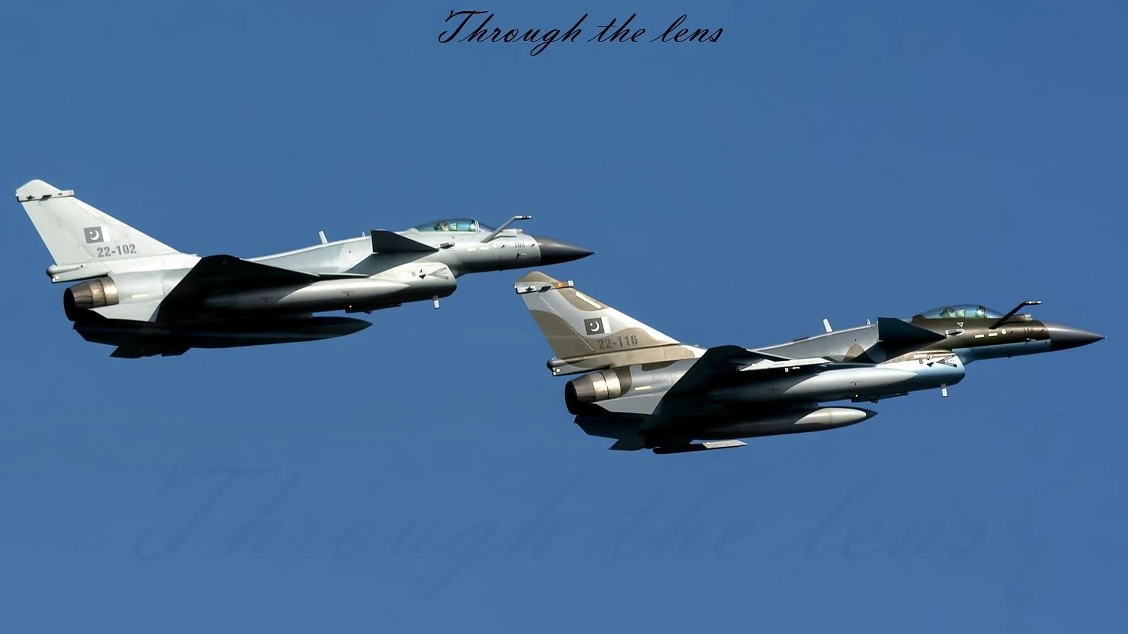 巴基斯坦空军装备的歼-10ce战斗机,图片中的战斗机有两种涂装,大家