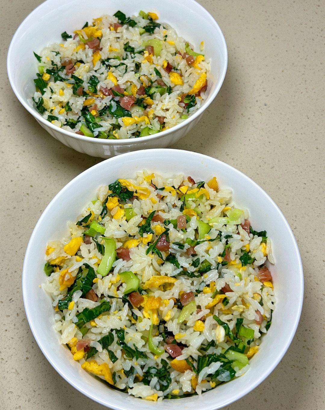 可在我心中唯独这碗朴素的青菜蛋炒饭是永远的第一好吃这碗炒饭也被我