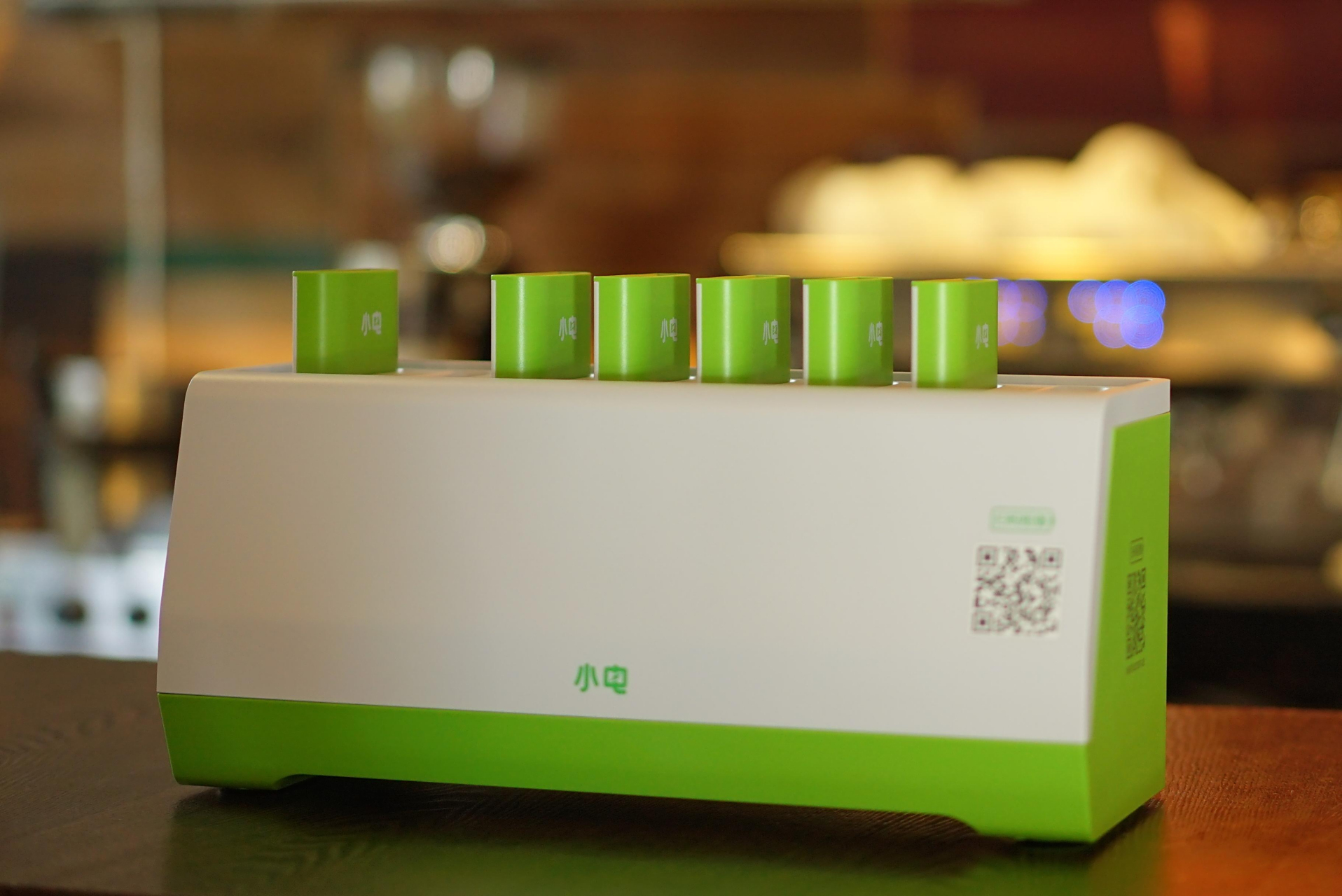 【小电充电宝回应2个多小时收费99元:已退款84元,价格由合作商家定】