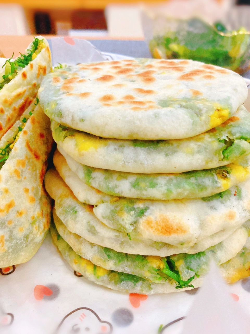 想起来就流口水的茴香鸡蛋馅饼  曾经和几个天南海北的朋友凑一桌喷阔