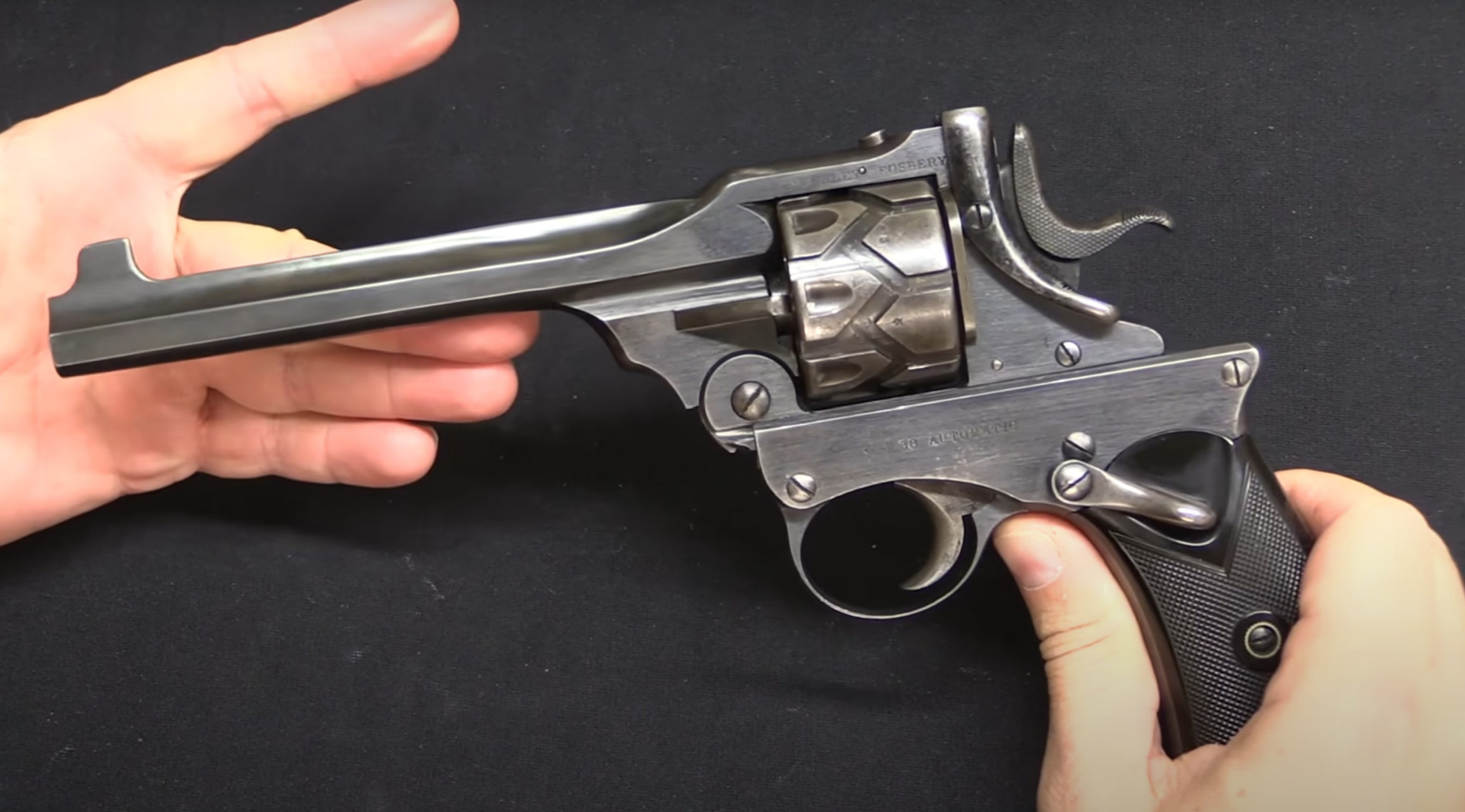 英国韦伯利自动左轮手枪,金属制造的质感!