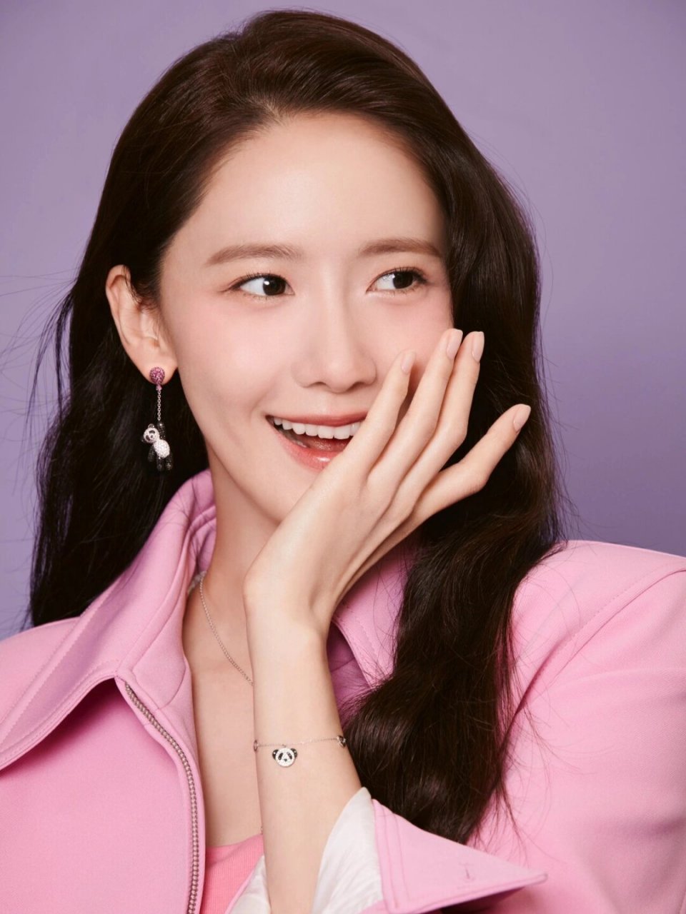 林允儿最新物料图  灵动俏皮,充满着可爱的魅力;甜美可人,洋溢着清新