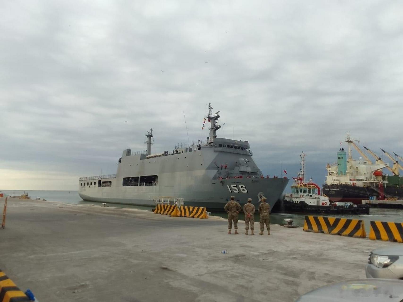 4月13日,秘鲁海军156 pisco号船坞登陆舰完成人道主义援助后驶离秘鲁