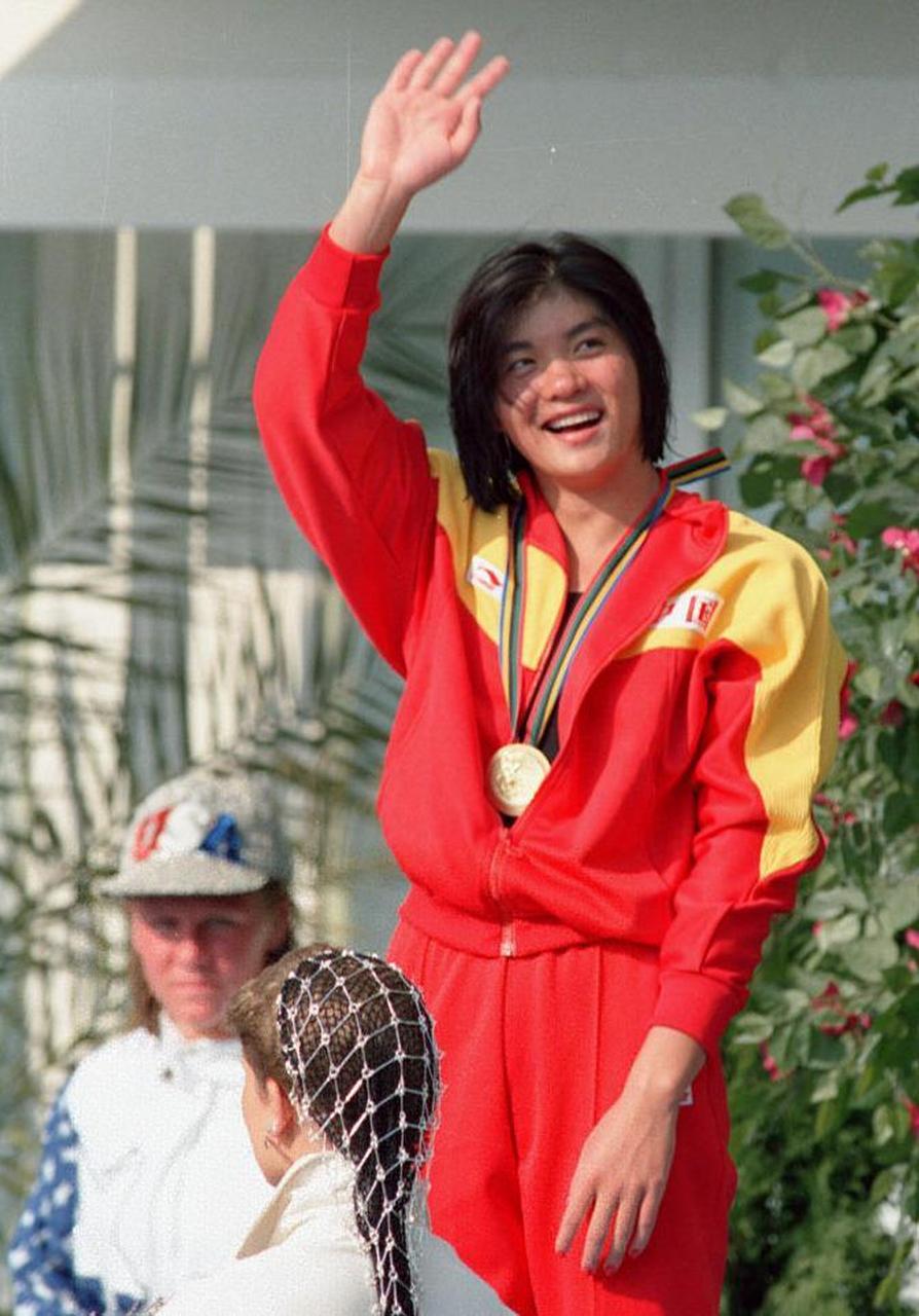 爆款练习生#庄泳参加过两届奥运会,1988年汉城奥运会,16岁的庄泳夺得