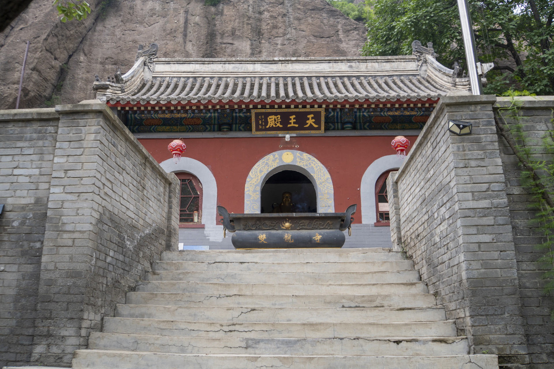 承德市双滦区双塔山镇雕沟内——双龙寺.免费,游人少,风景独特.