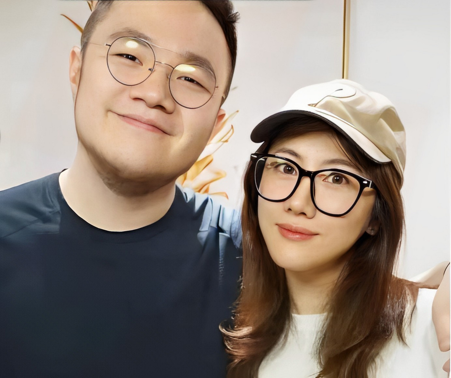 "当时,读初中的巴图被认为是早恋,宋丹丹知道后,对巴图大吼大叫,她没