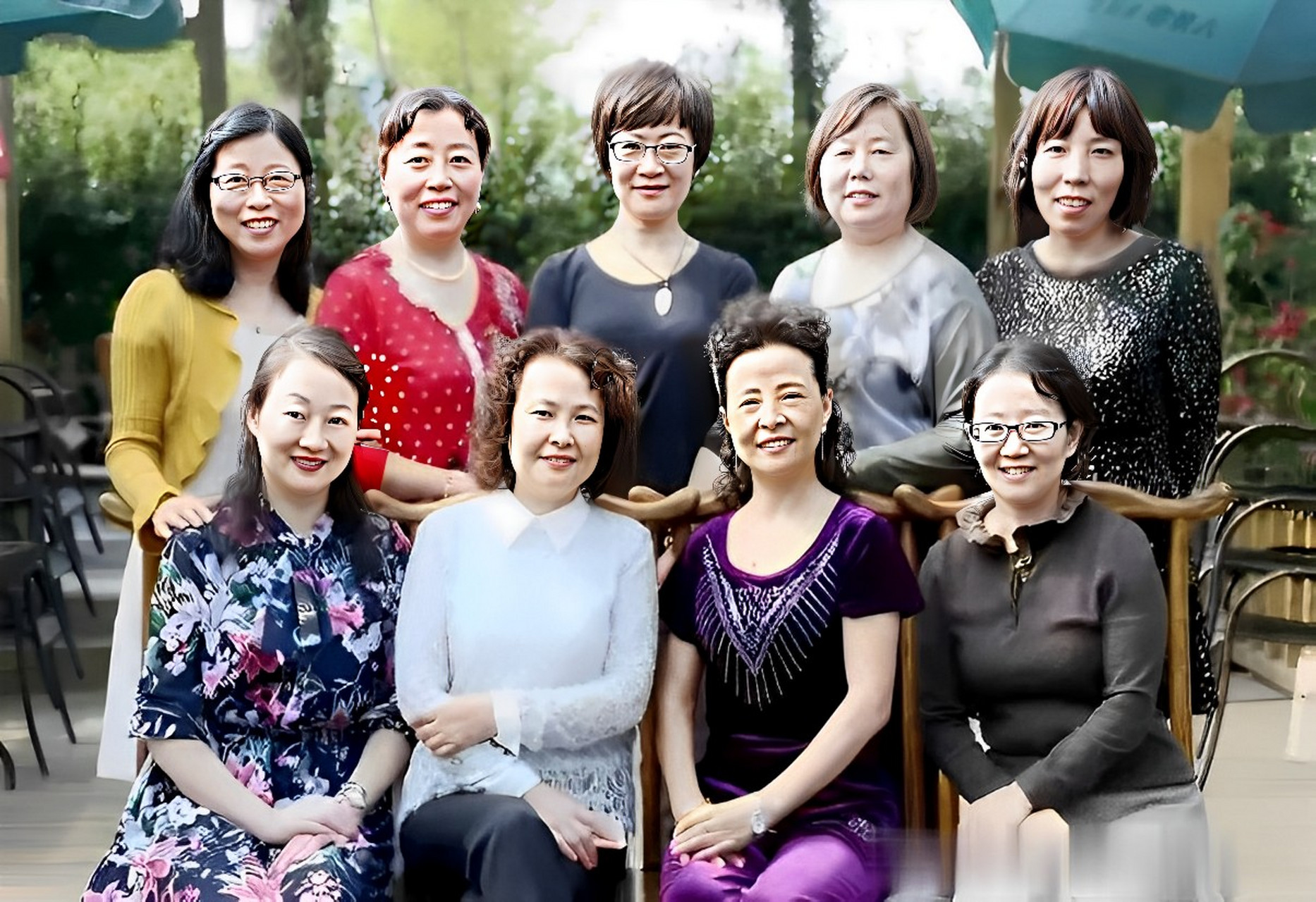 1980年,九美青年女学生,在高考中留下了珍贵的合影,35年后,他们再次