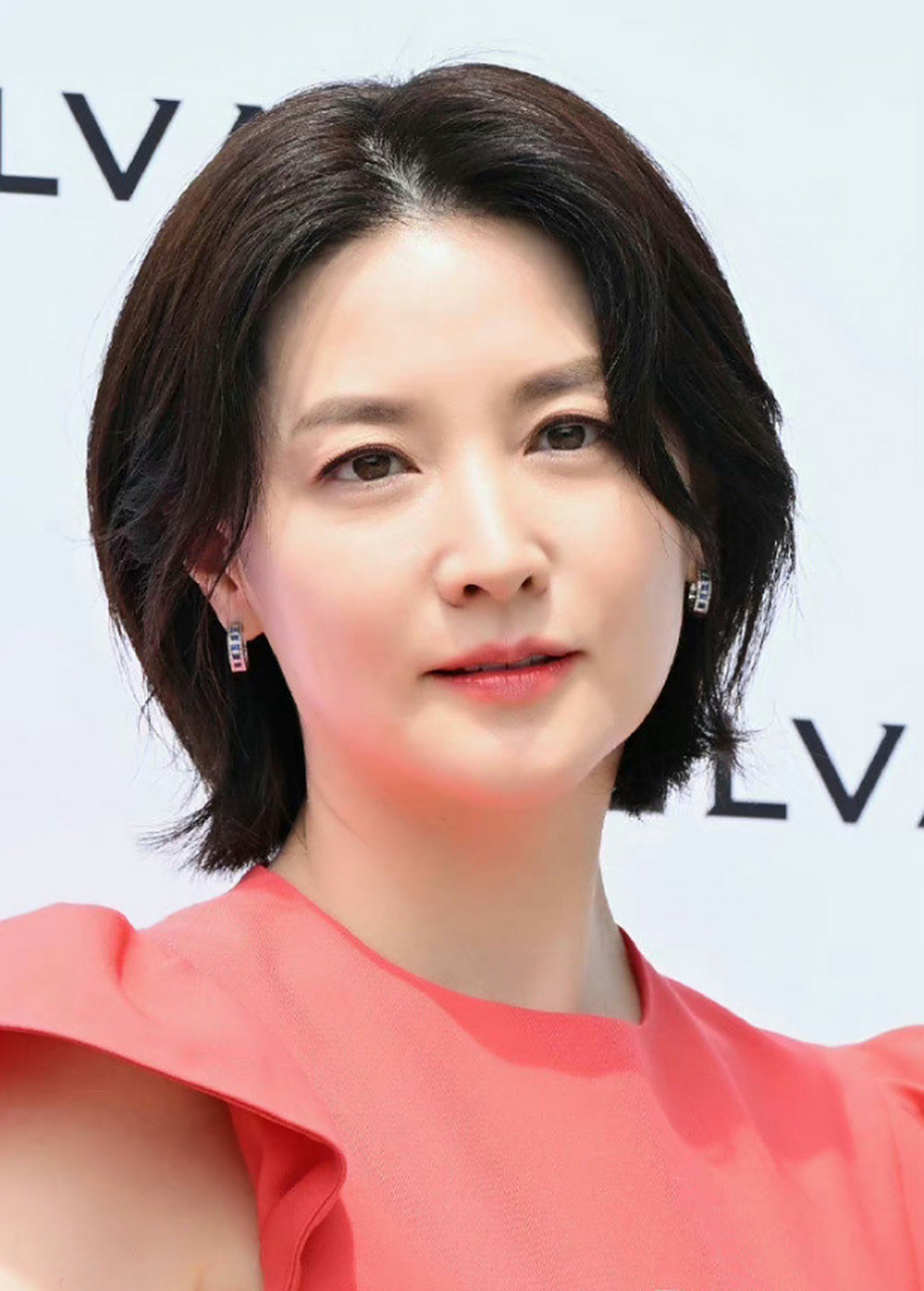 娱乐星闻速递# 52岁李英爱生图也太养眼了!