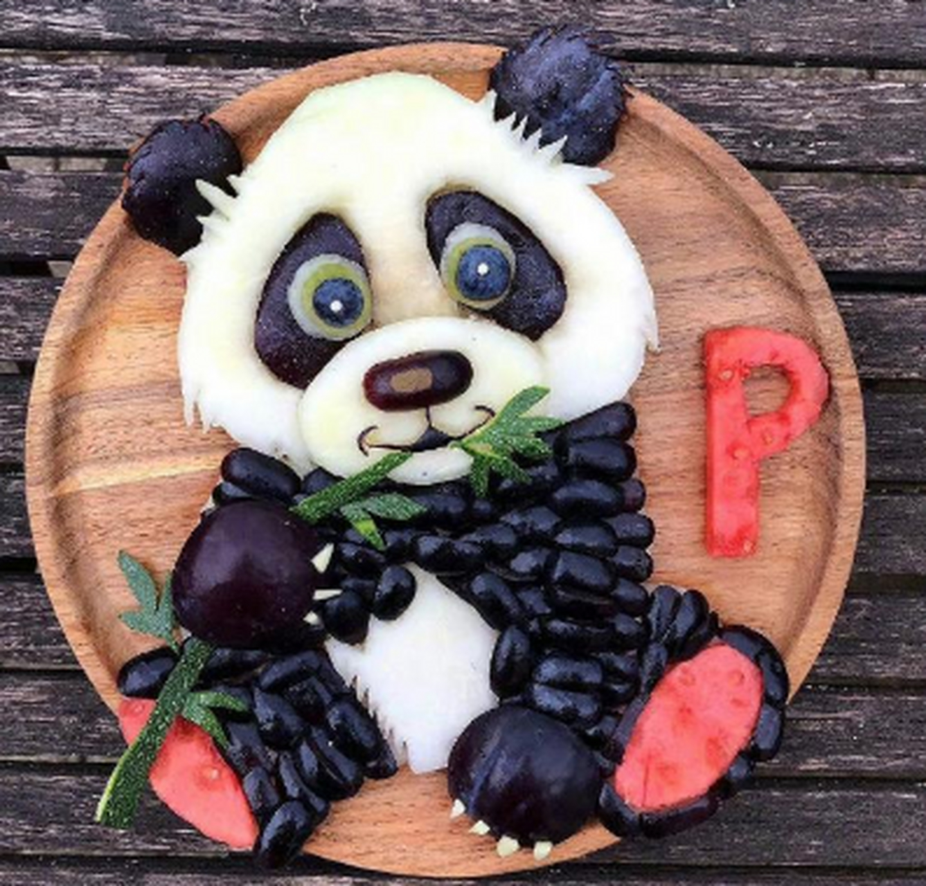 很有创意的水果拼盘