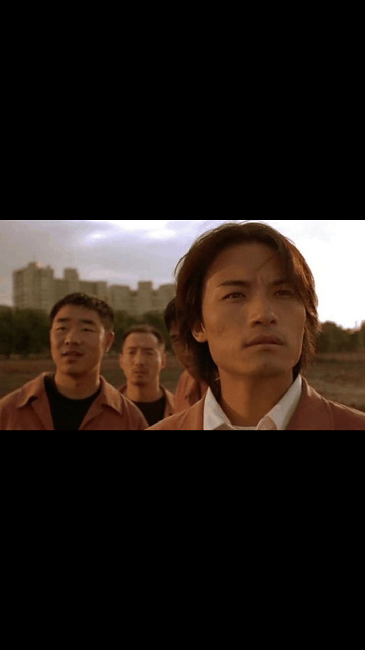 gif创作人# 陈凯歌制作了《百花深处》这部影片,却没有说明,只有鞠侣