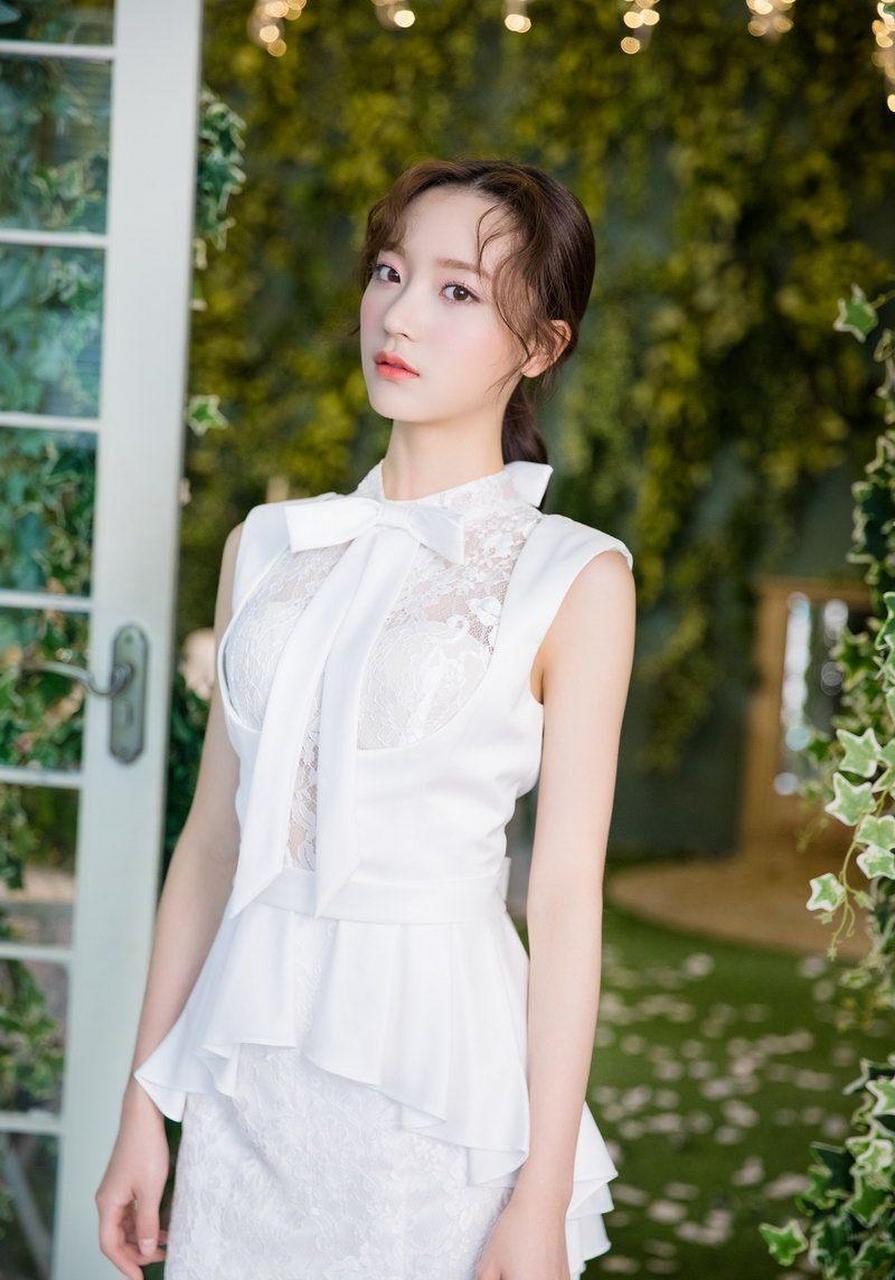 谢蕾蕾:青春秀丽,美丽动人