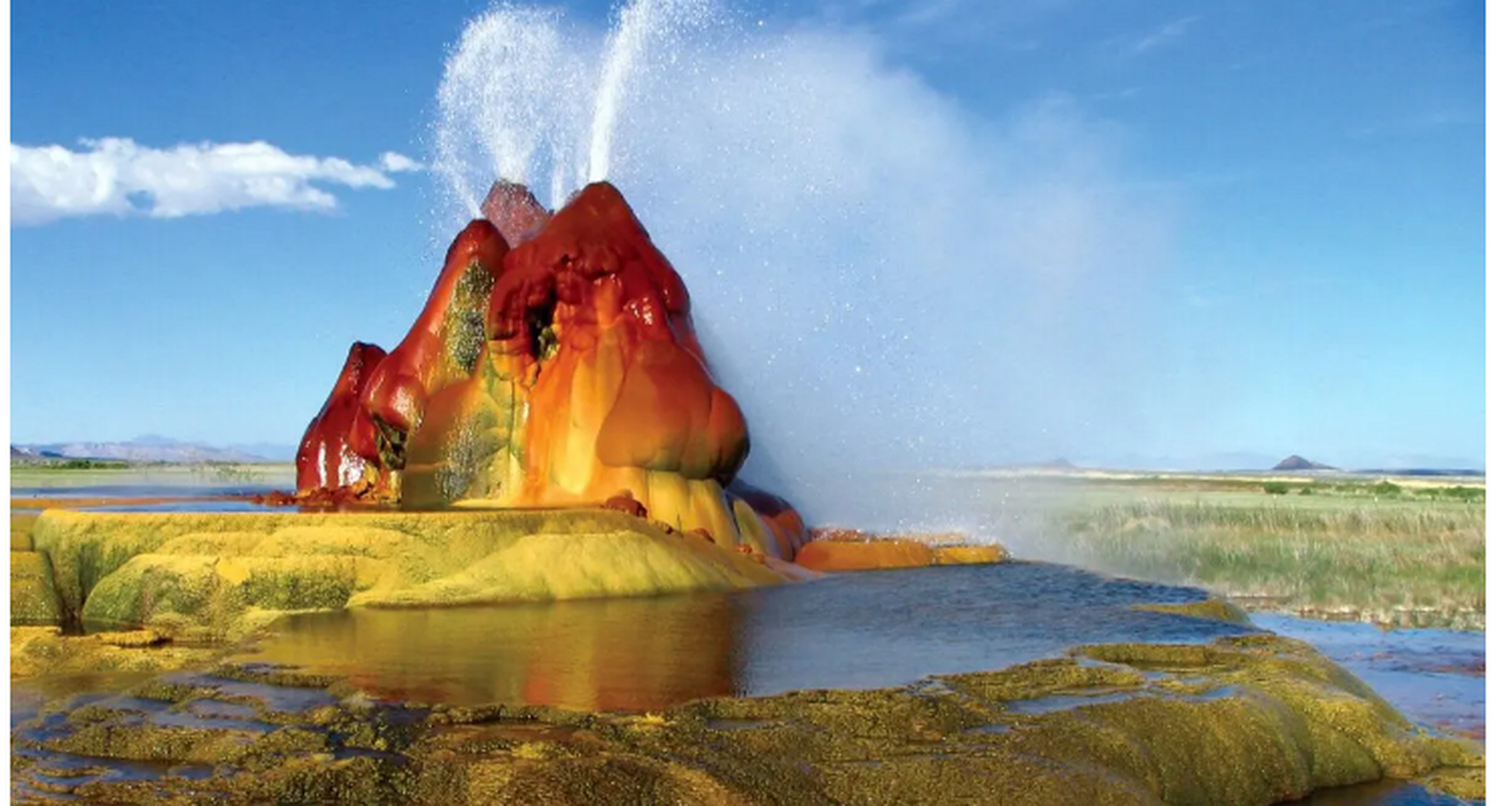 世界奇观 飞喷泉——美国内华达州 飞喷泉位于美国内华达州黑岩沙漠内