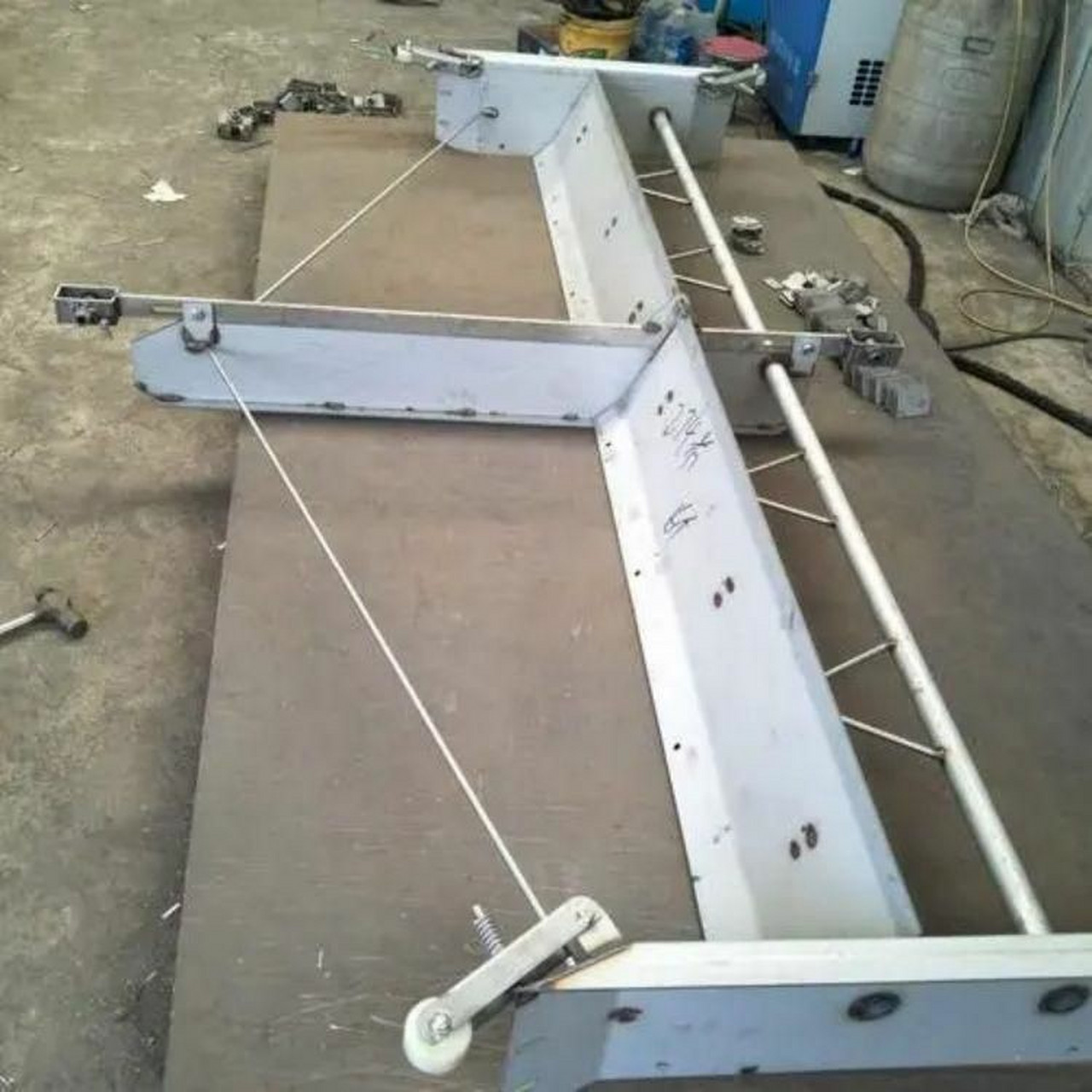 养猪场设备# 养猪场刮粪机如何维护清理?